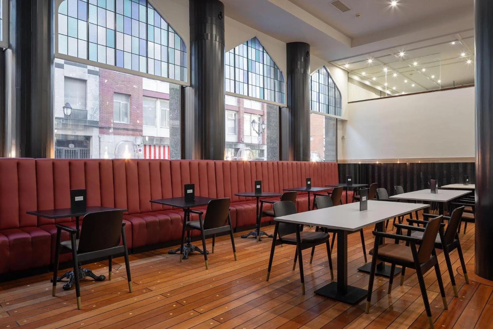 Lounge or bar in Hotel Indautxu