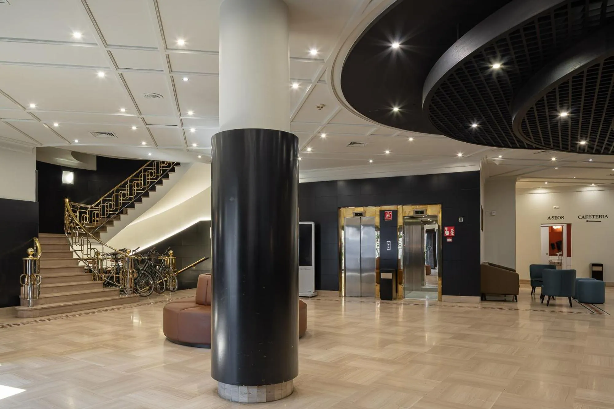 Lobby or reception in Hotel Indautxu