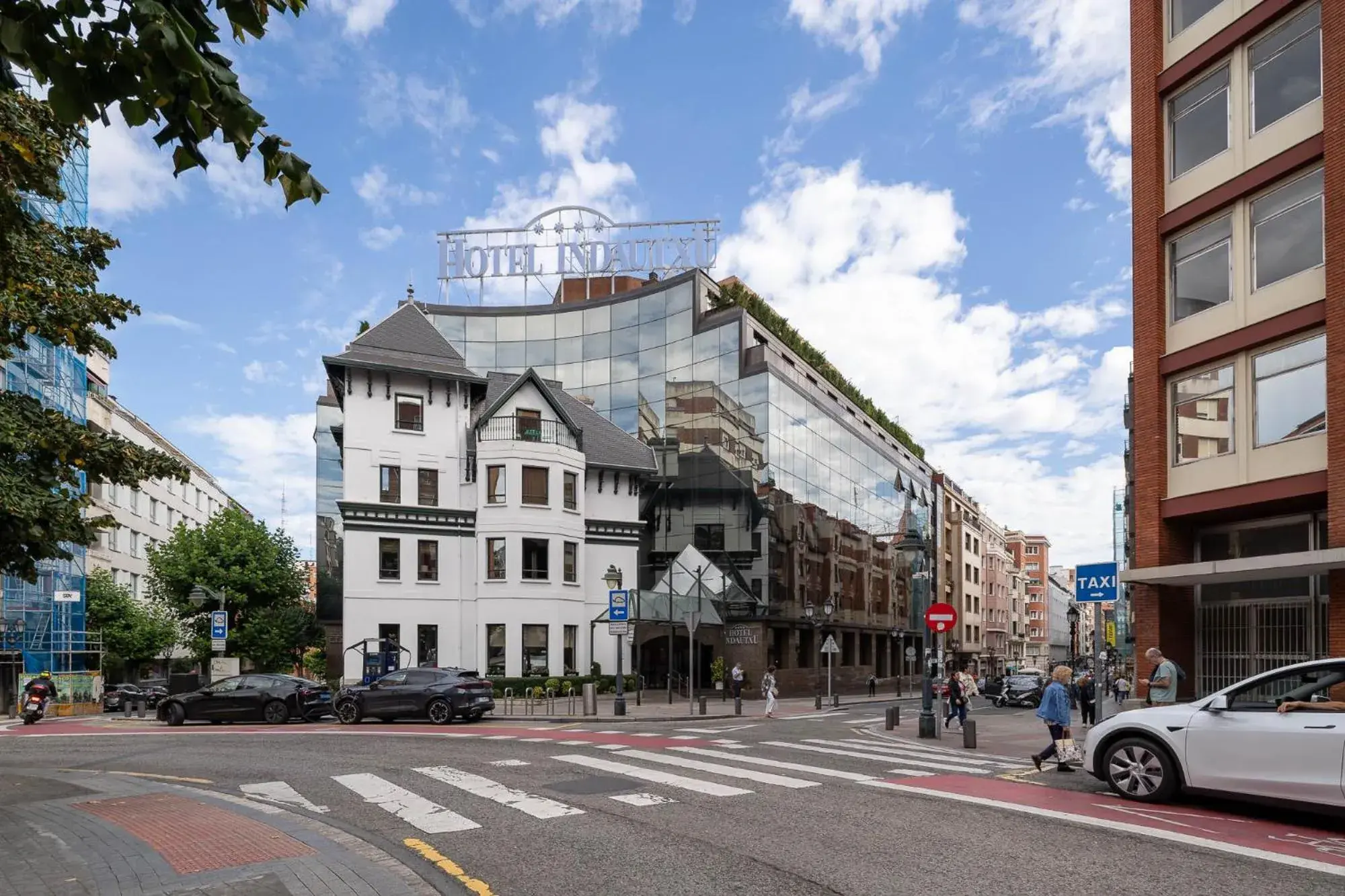 Property building in Hotel Indautxu Property building in Hotel Indautxu