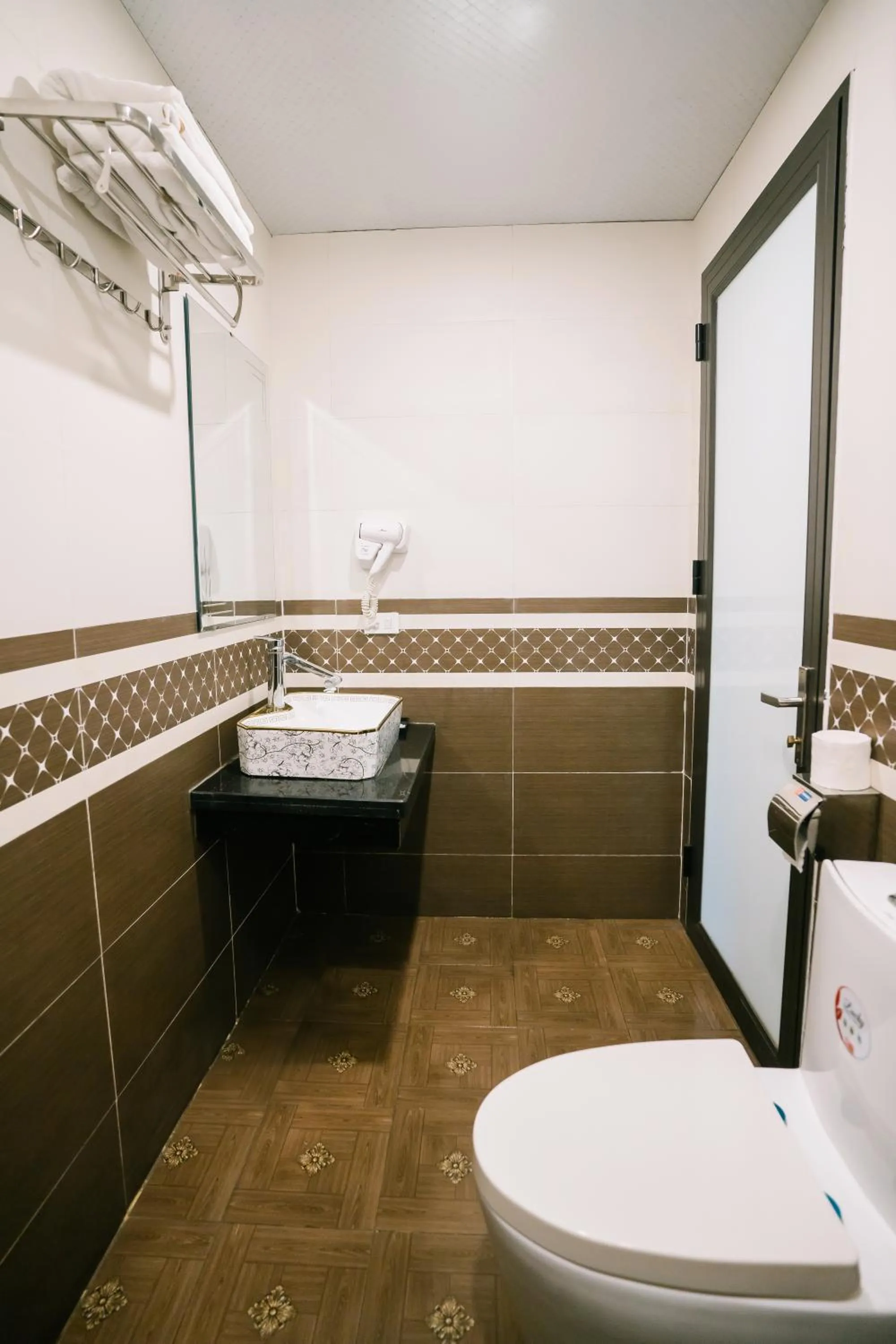 Shower in Tamcoc Catalina Hotel By ANMS GROUP