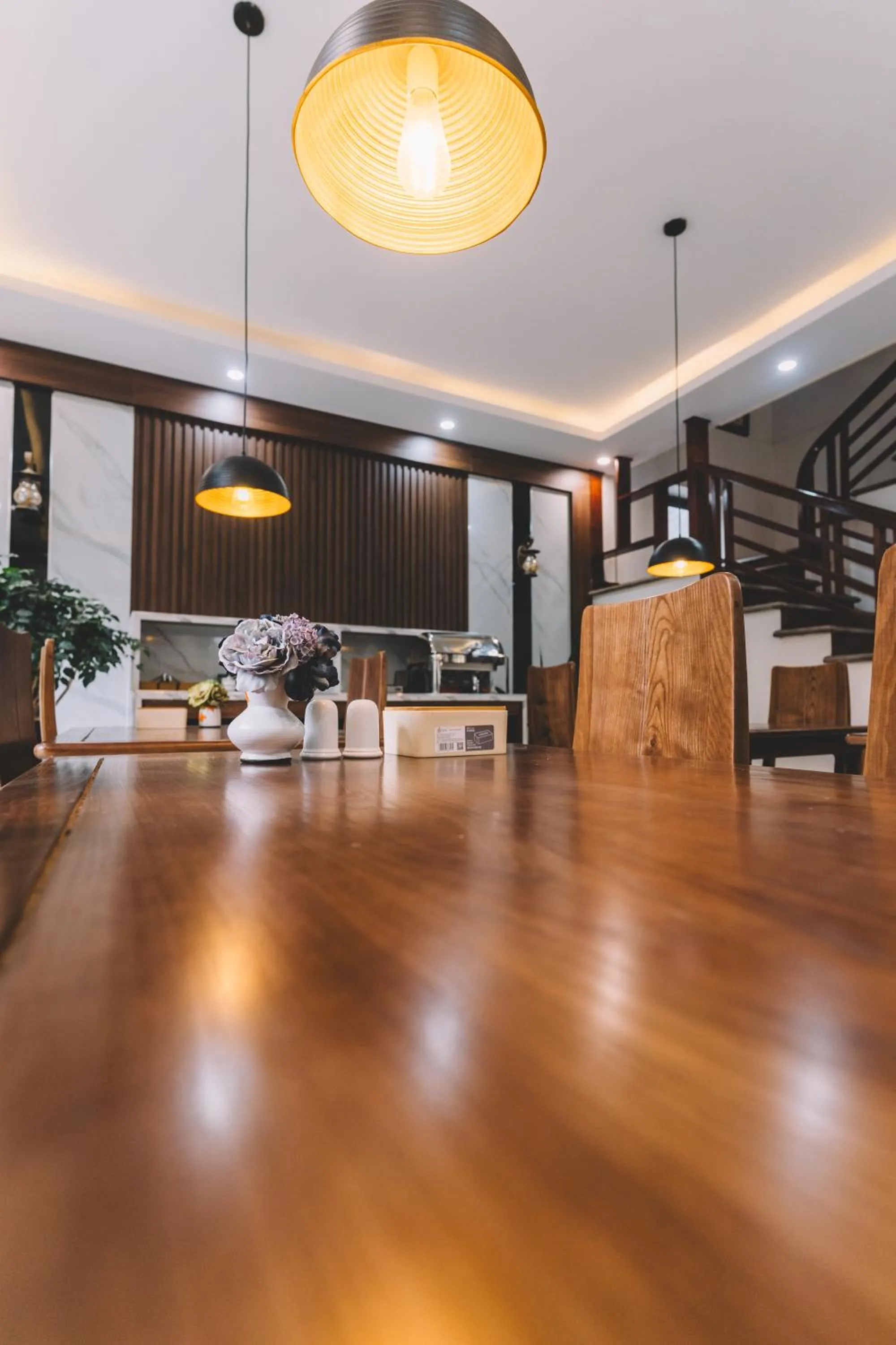 Restaurant/places to eat in Tamcoc Catalina Hotel By ANMS GROUP