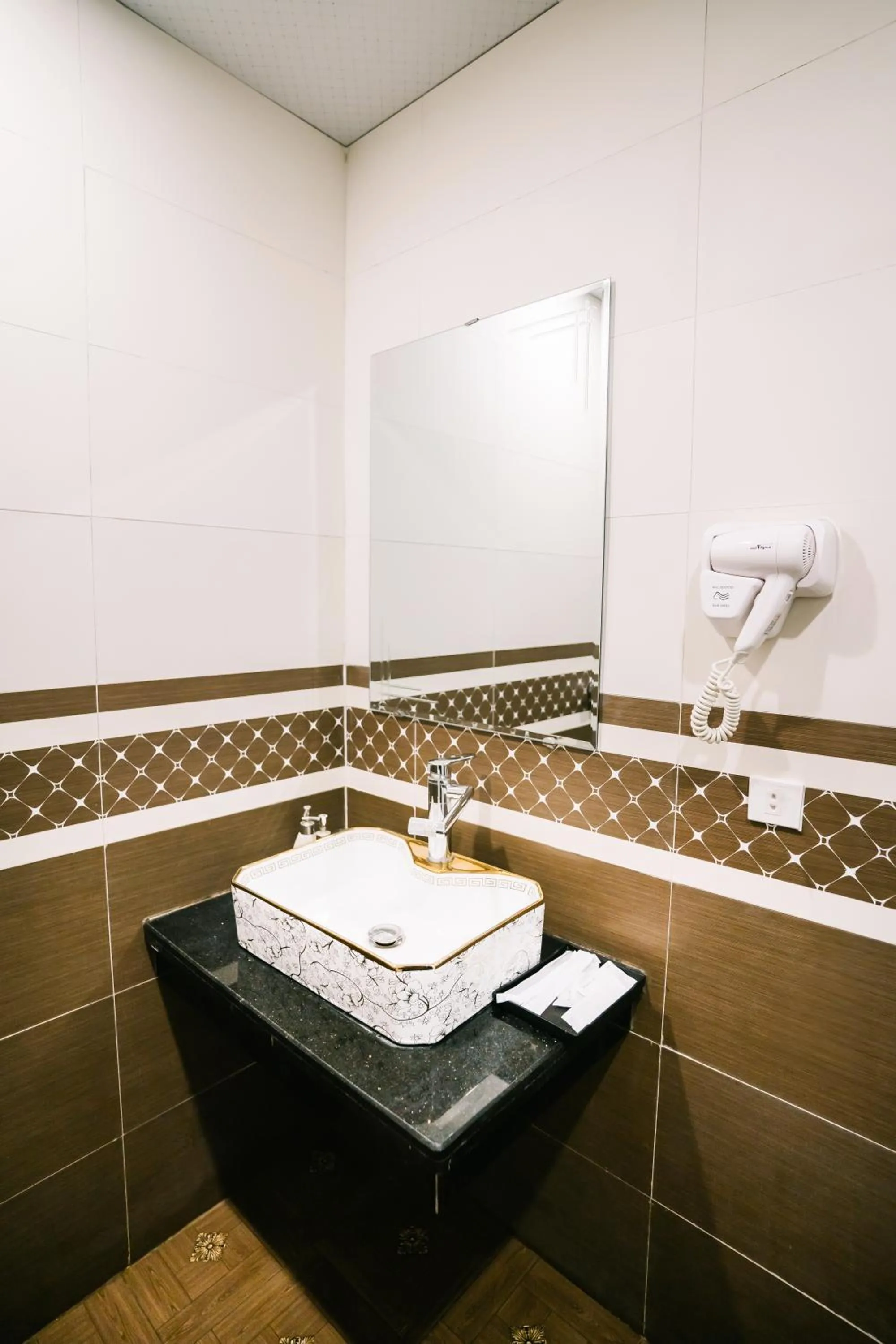 Bathroom in Tamcoc Catalina Hotel By ANMS GROUP