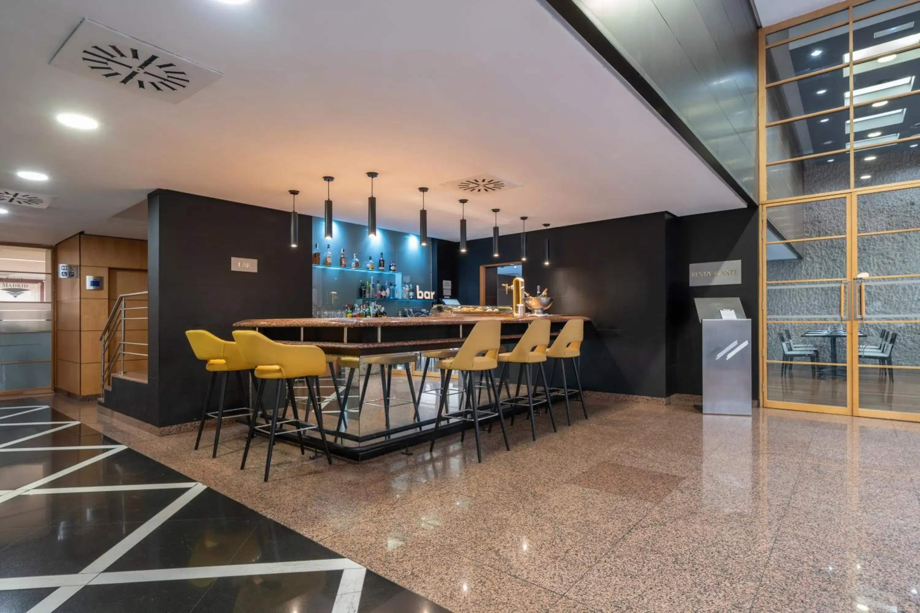 Lounge or bar in Eurostars Puerta Madrid Lounge or bar in Eurostars Puerta Madrid