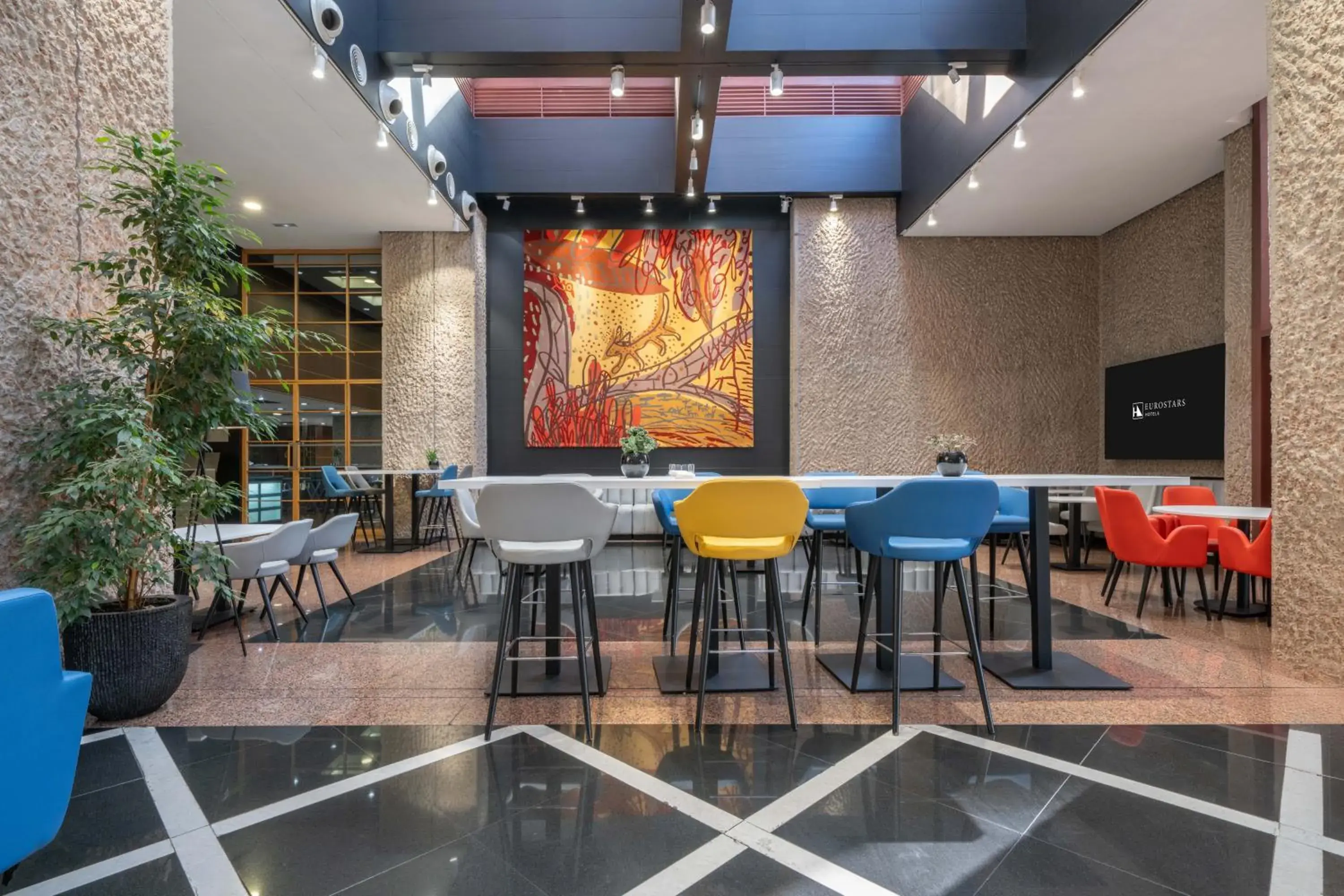 Lounge or bar in Eurostars Puerta Madrid Lounge or bar in Eurostars Puerta Madrid