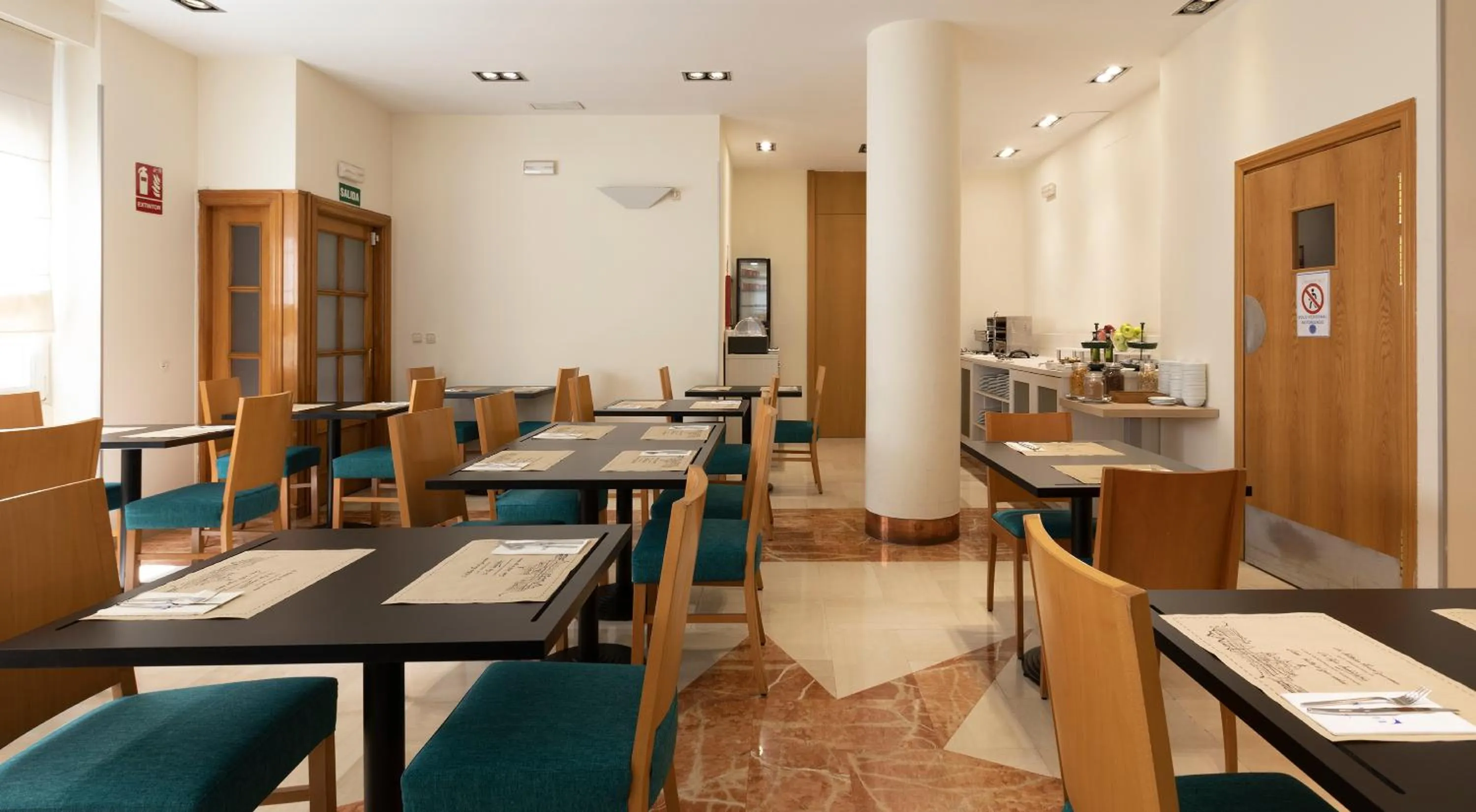 Buffet breakfast in Porcel Torre Garden