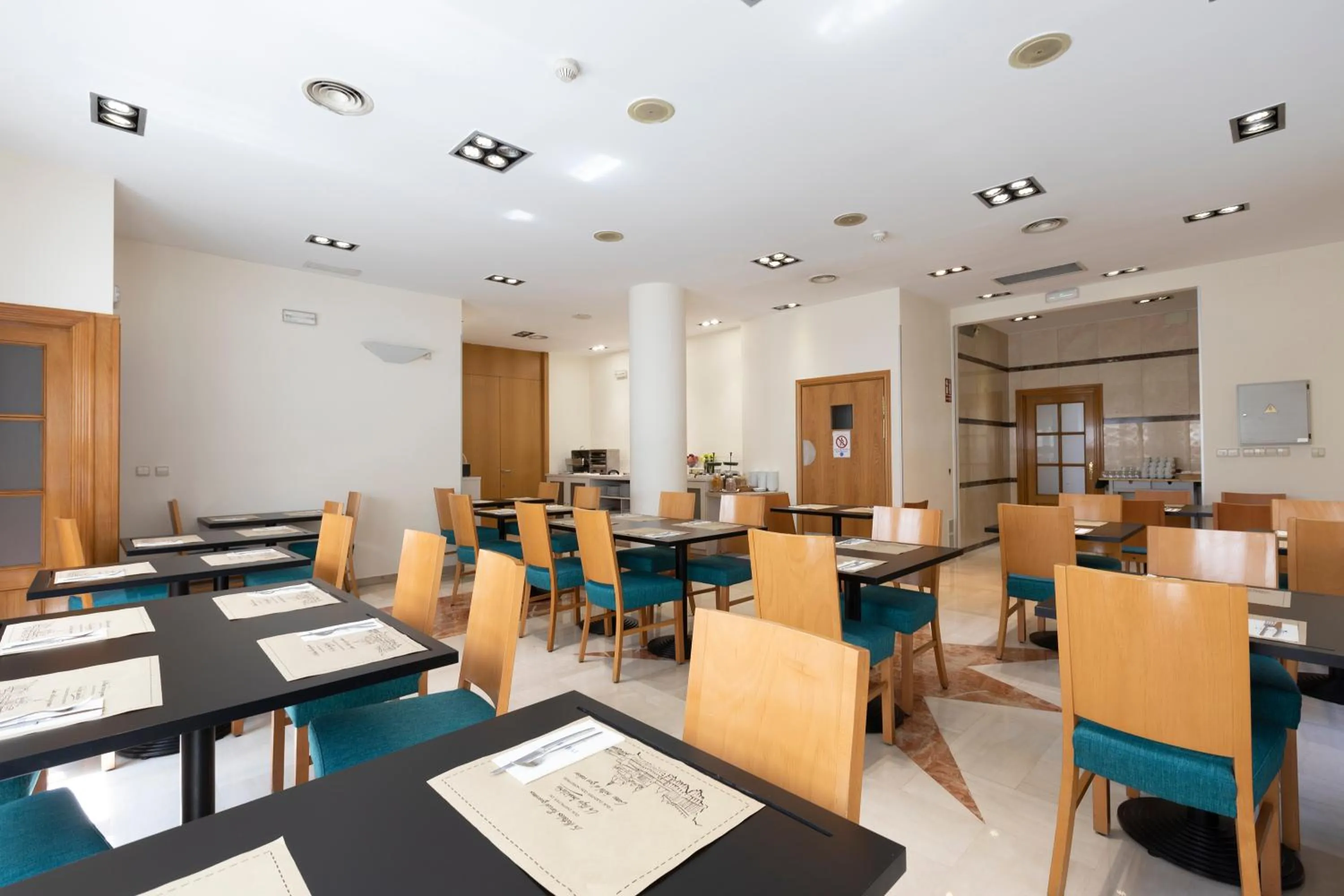 Buffet breakfast in Porcel Torre Garden