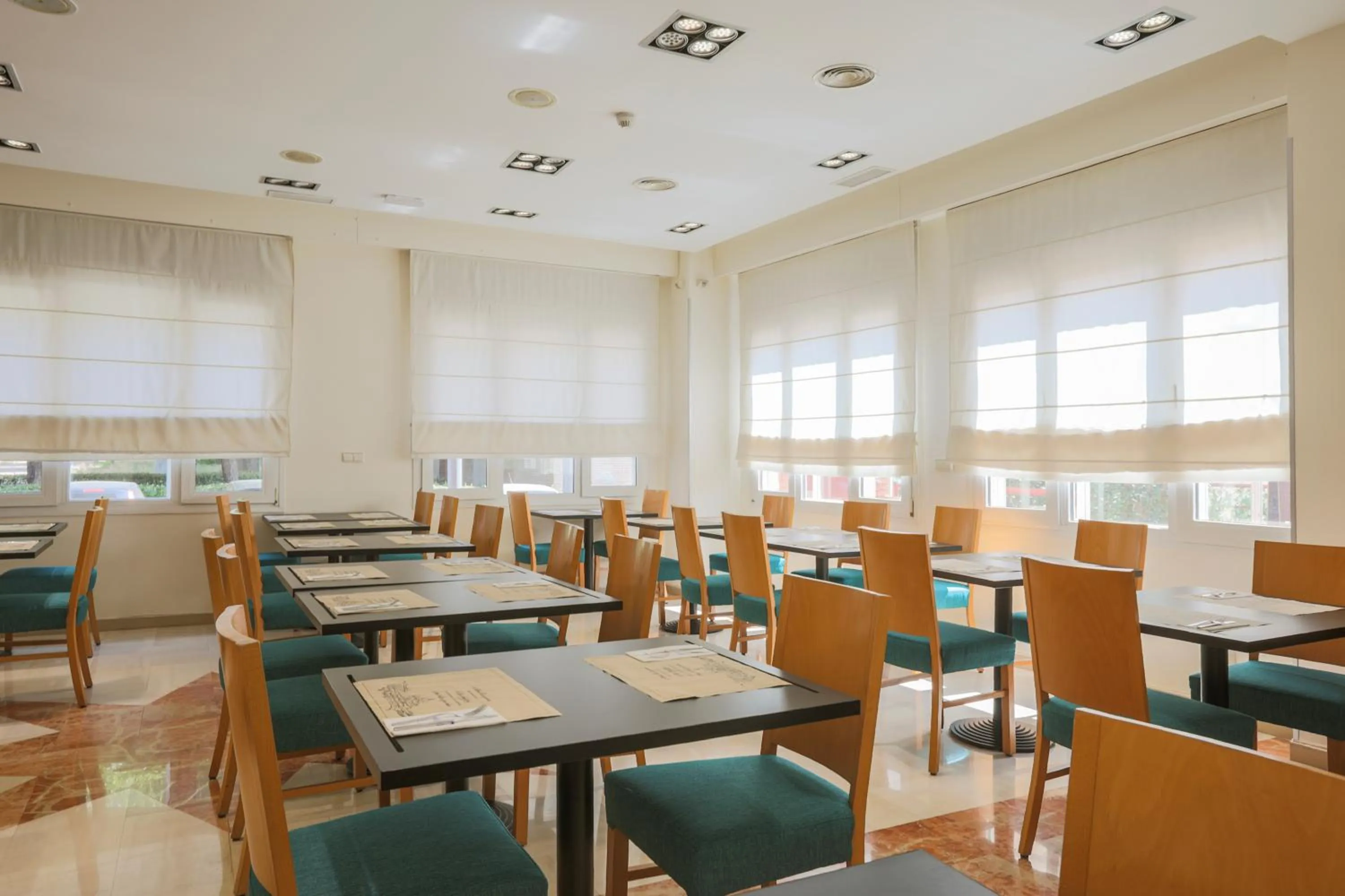 Buffet breakfast in Porcel Torre Garden