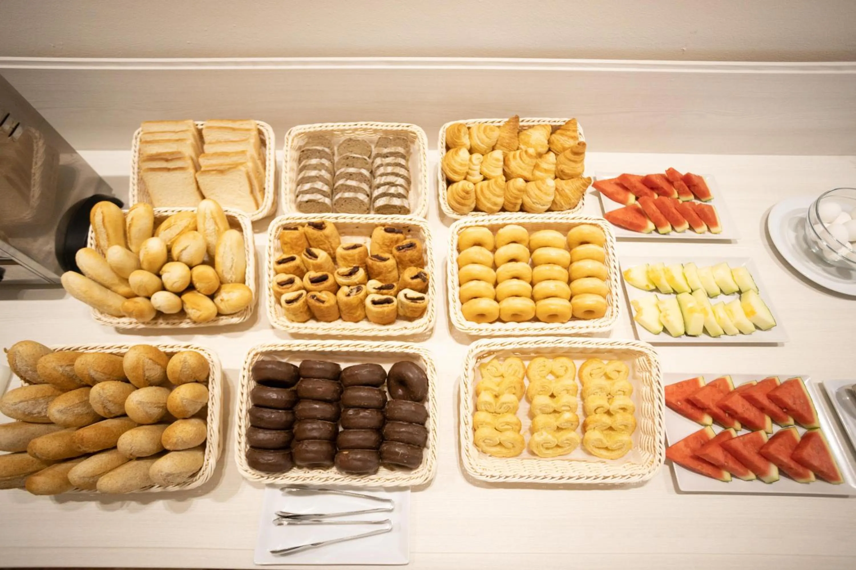 Buffet breakfast in Porcel Torre Garden