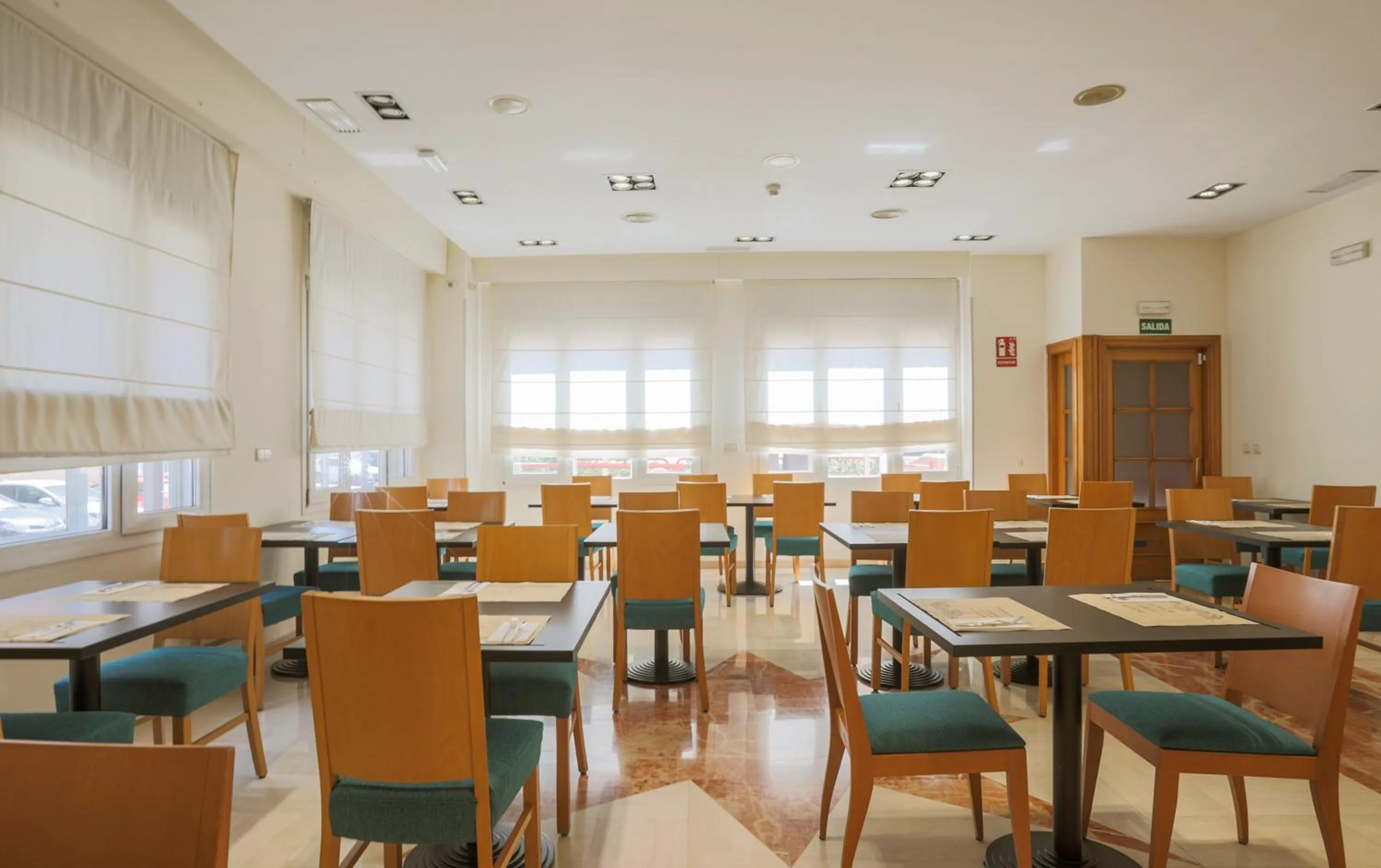 Buffet breakfast in Porcel Torre Garden