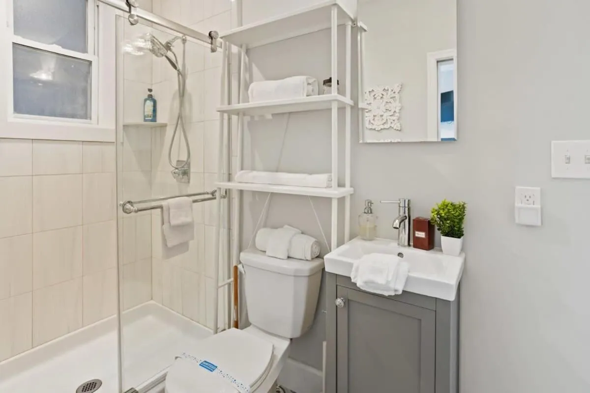 Steps from the Beach Spacious Modern 4BR 2BA Apt