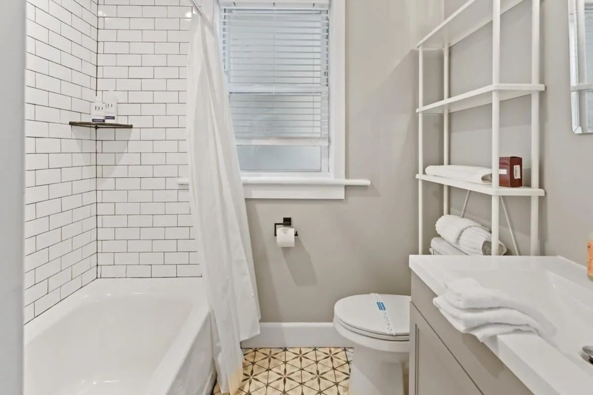 Steps from the Beach Spacious Modern 4BR 2BA Apt