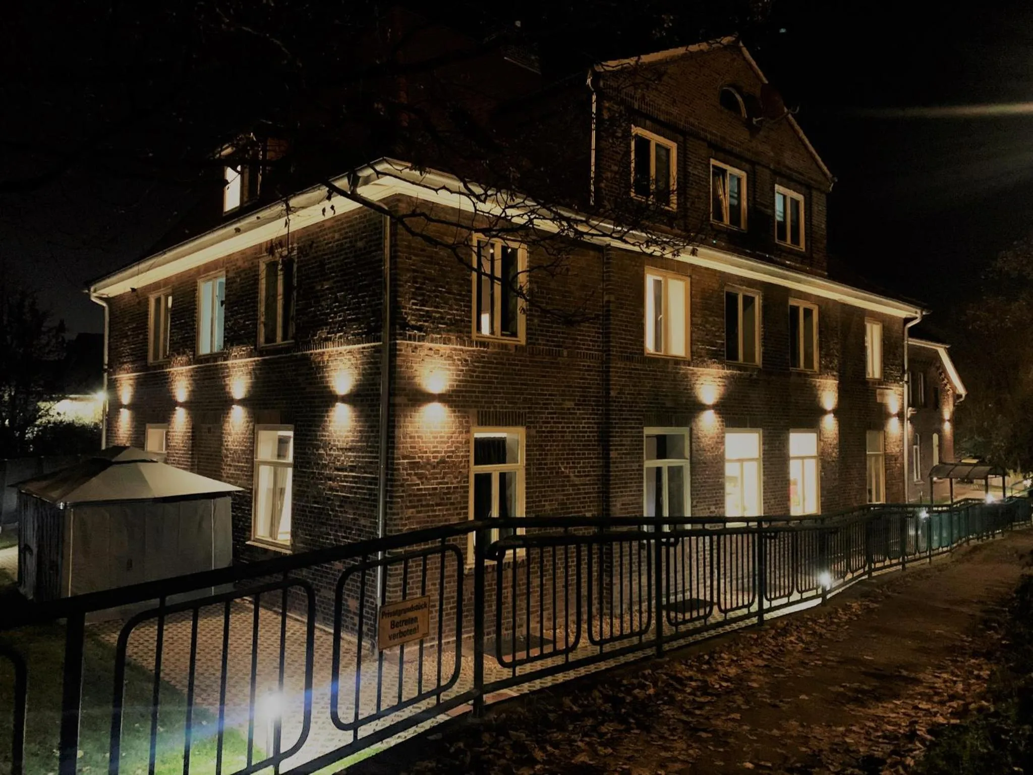 Property building in Ahoi Hostel