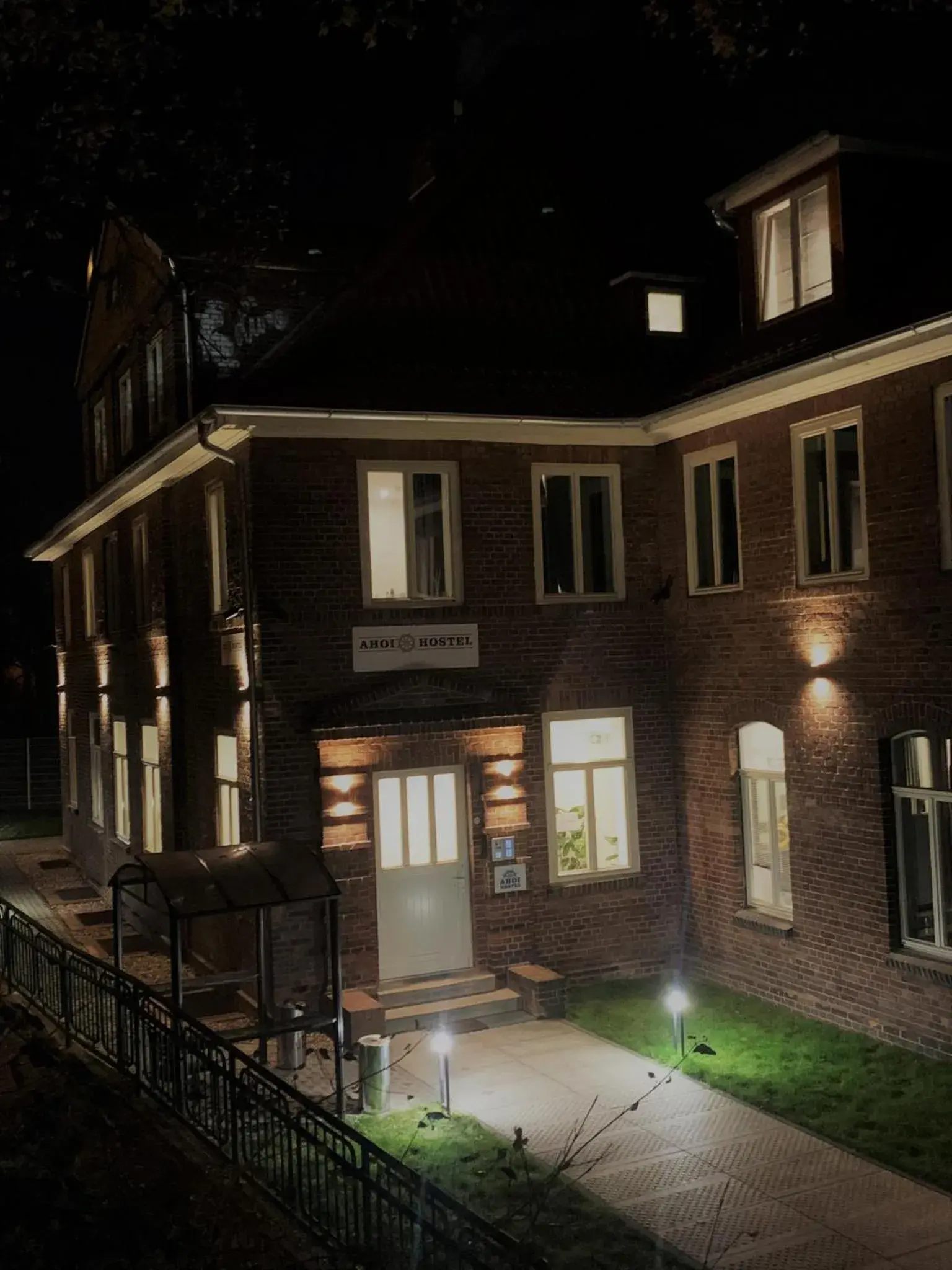 Property building in Ahoi Hostel Property building in Ahoi Hostel