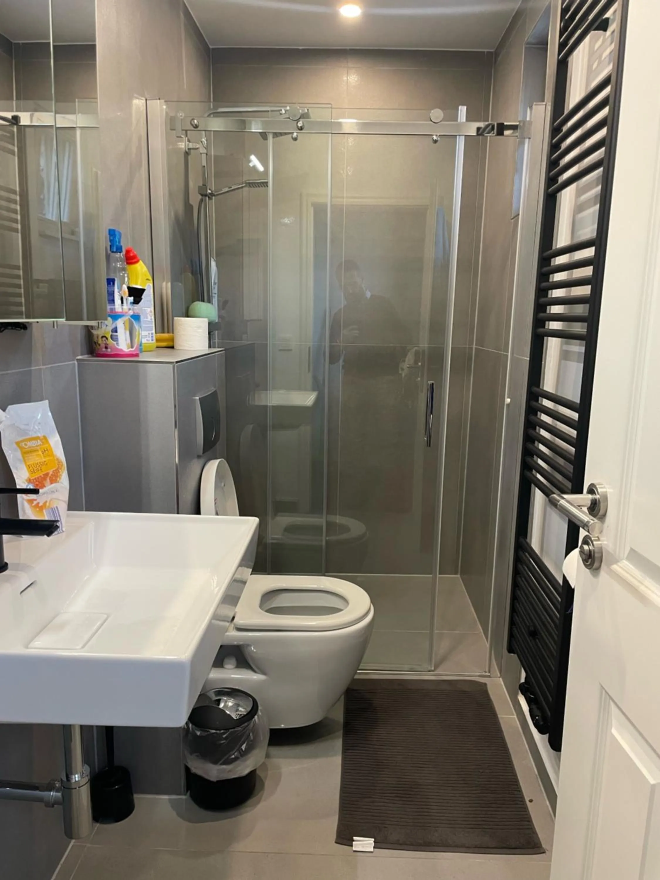 Shower in Ahoi Hostel