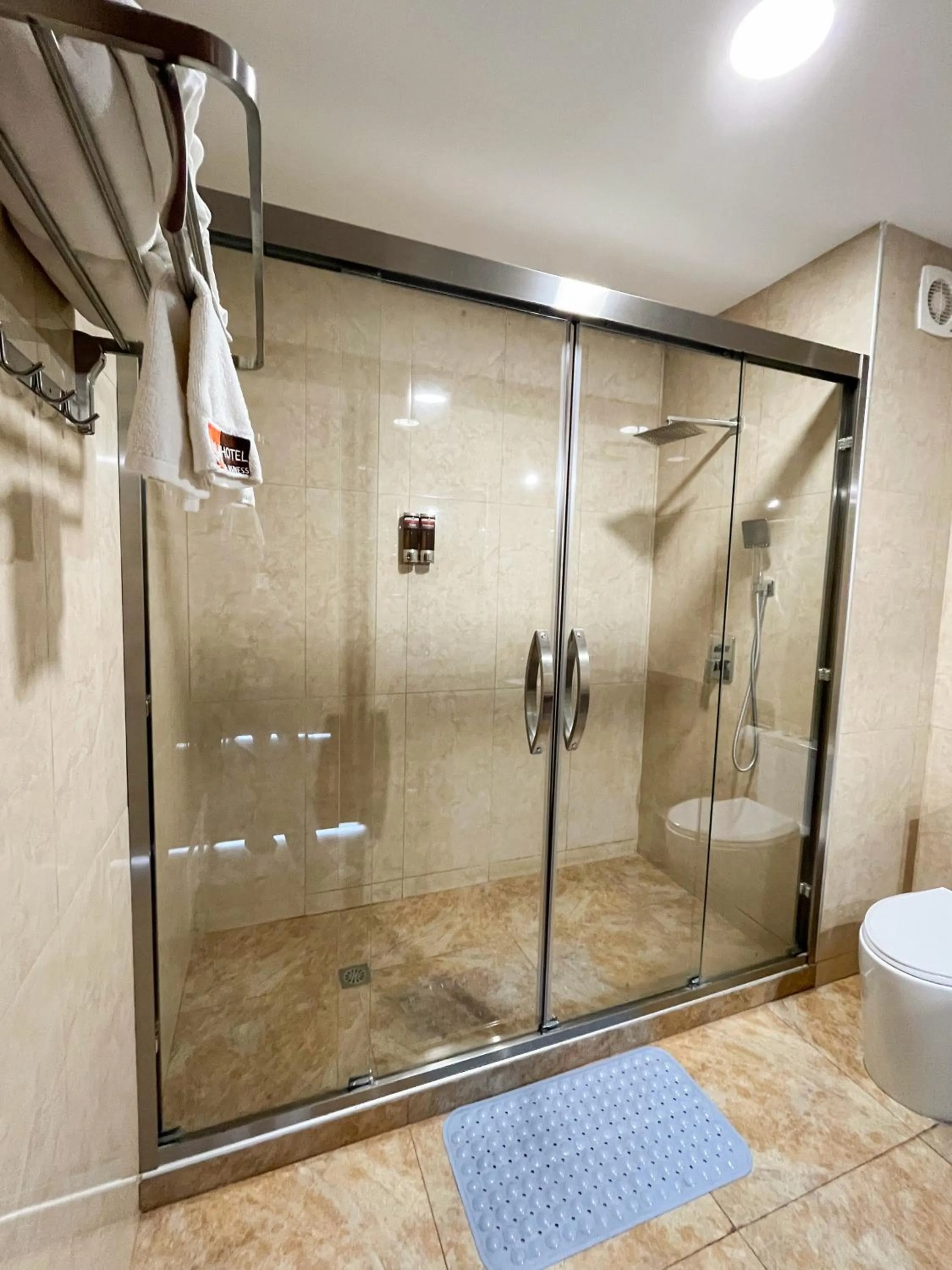 Shower in SM HOTEL Plus