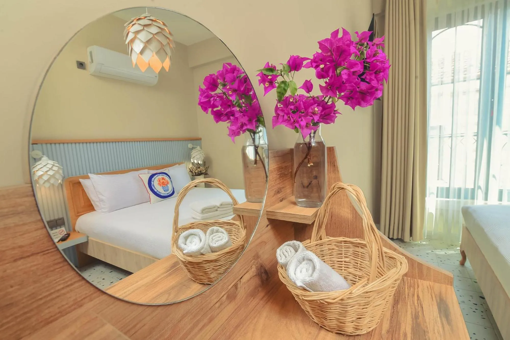 Photo of the whole room in Sulty's Avlu