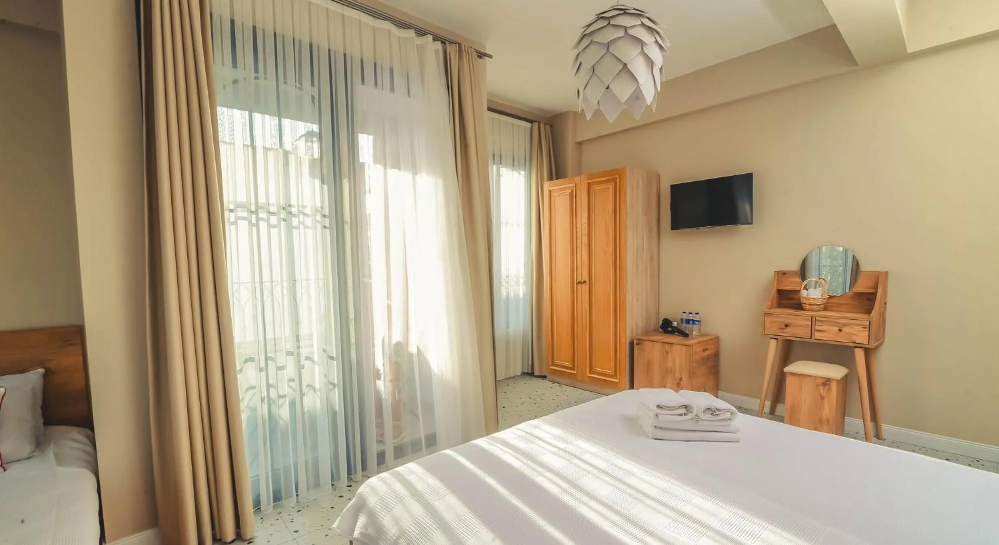 Photo of the whole room in Sulty's Avlu