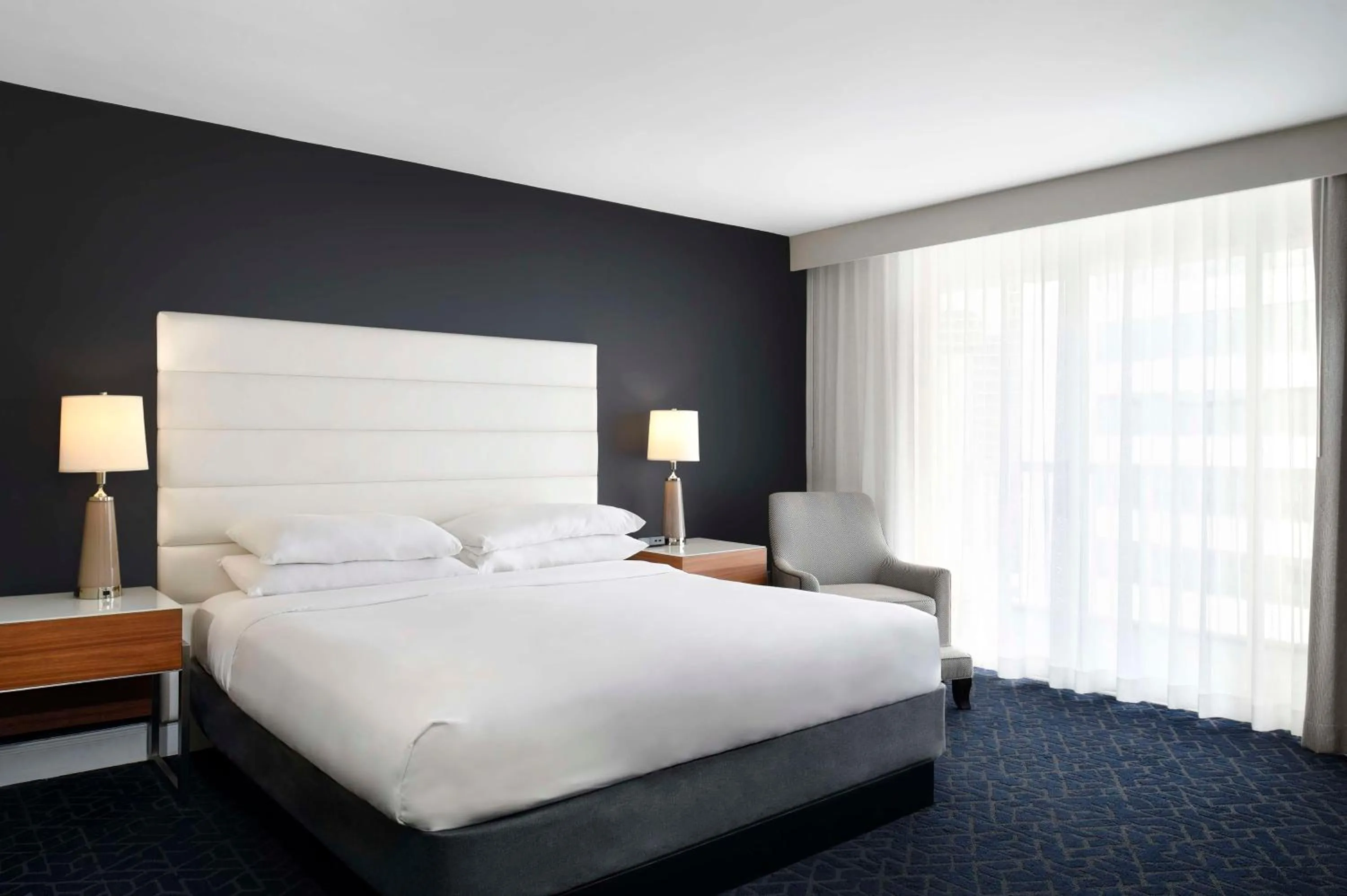 Bed in Hotel Tampa Riverwalk