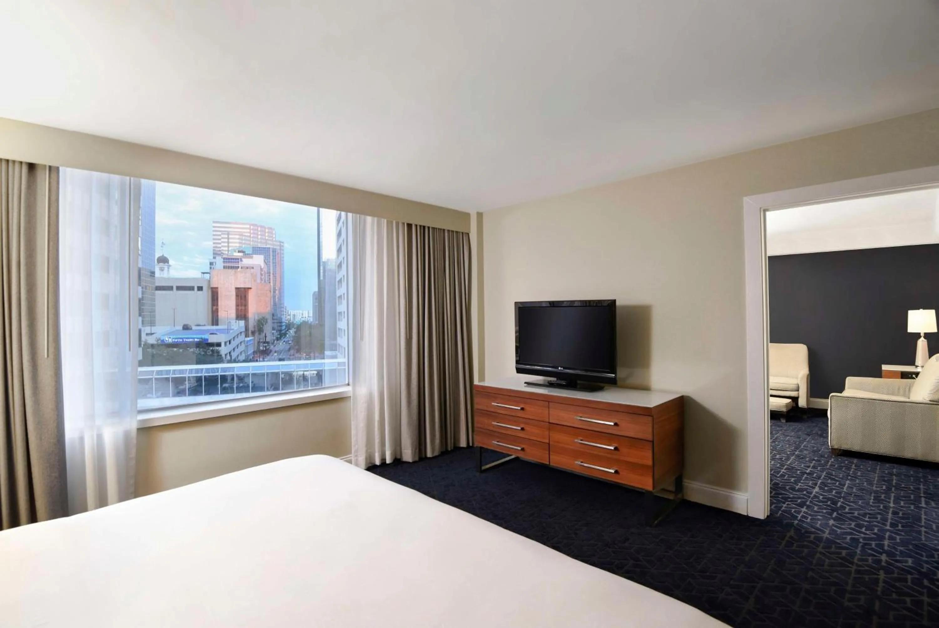 Bed in Hotel Tampa Riverwalk