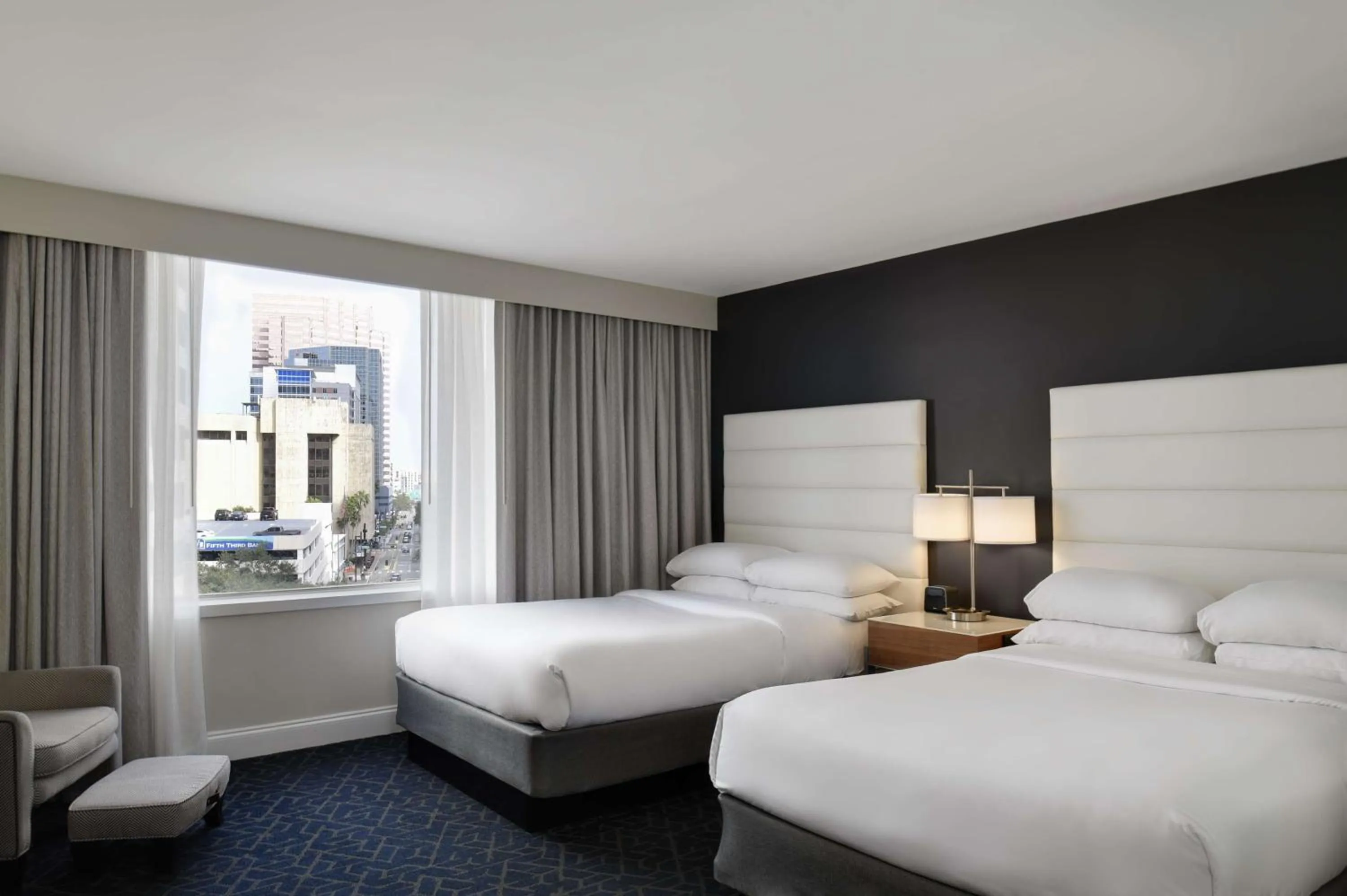 Bed in Hotel Tampa Riverwalk