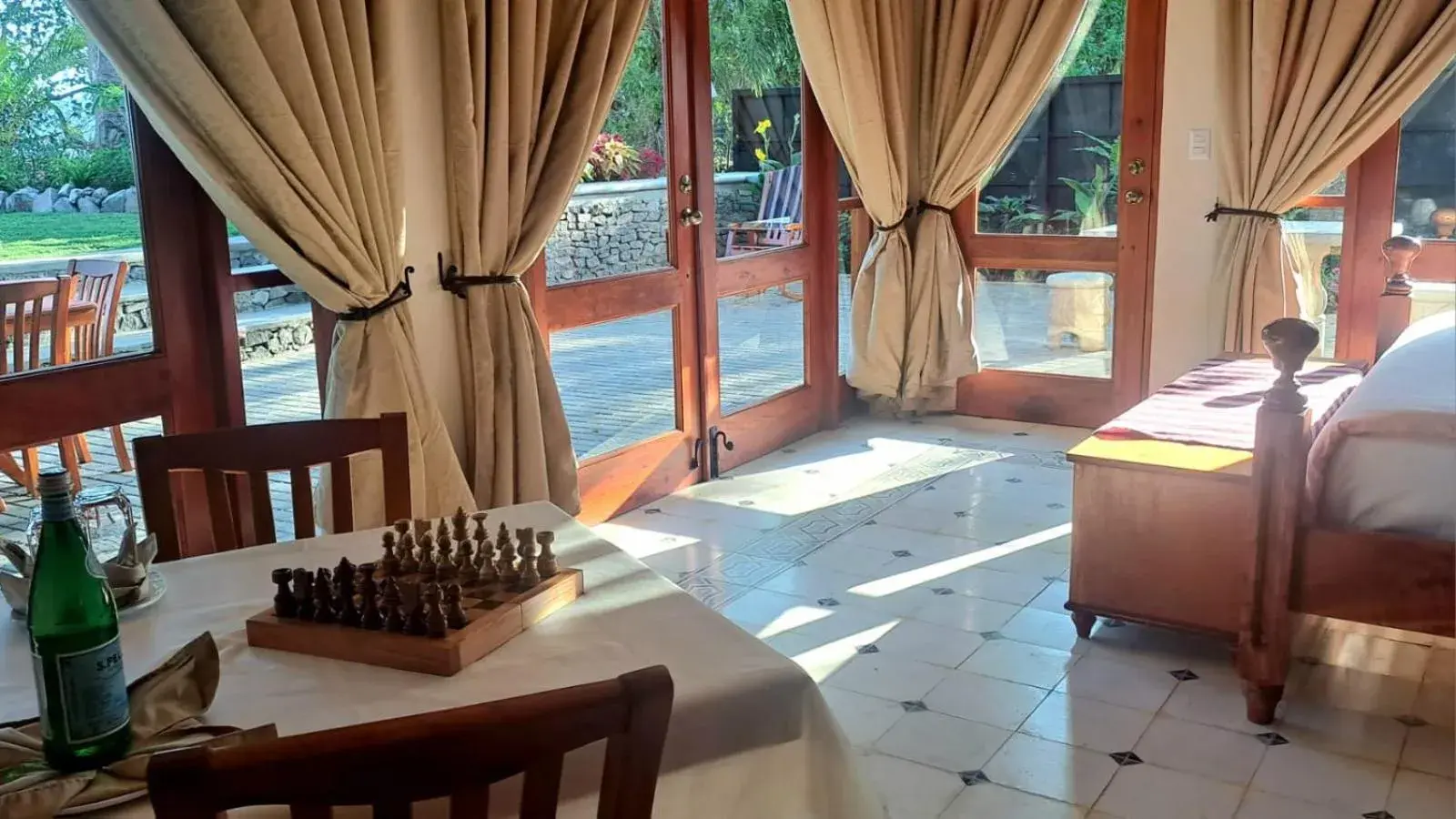 Photo of the whole room in El Guayacán Photo of the whole room in El Guayacán