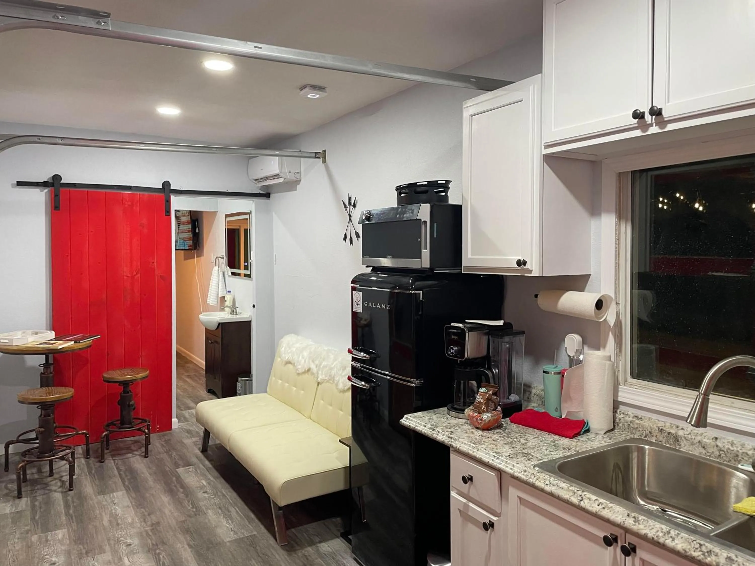 TV and multimedia in Best Little Fredericksburg Texas Bed And Breakfast