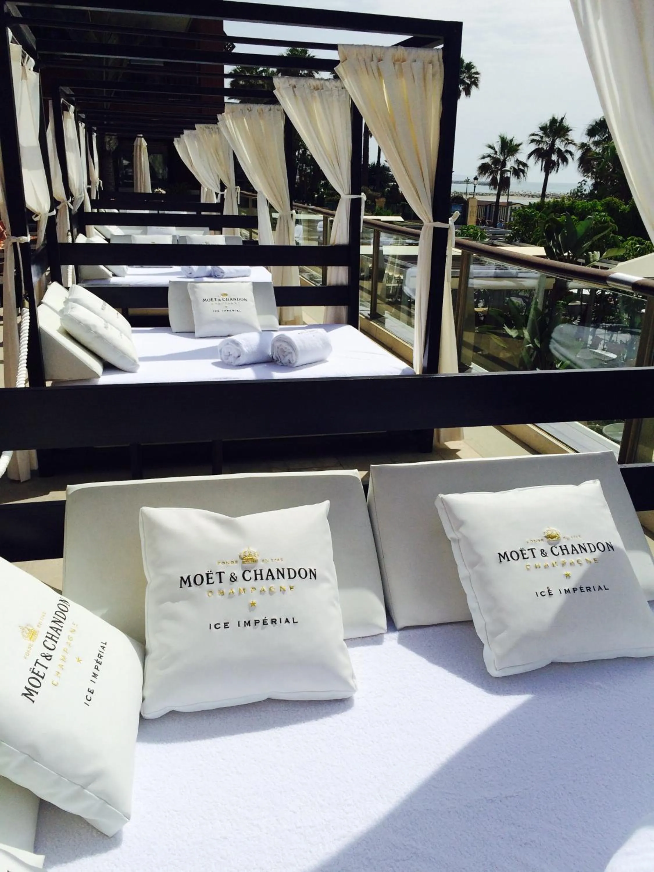 Swimming pool, Bed in Gran Hotel Guadalpín Banus