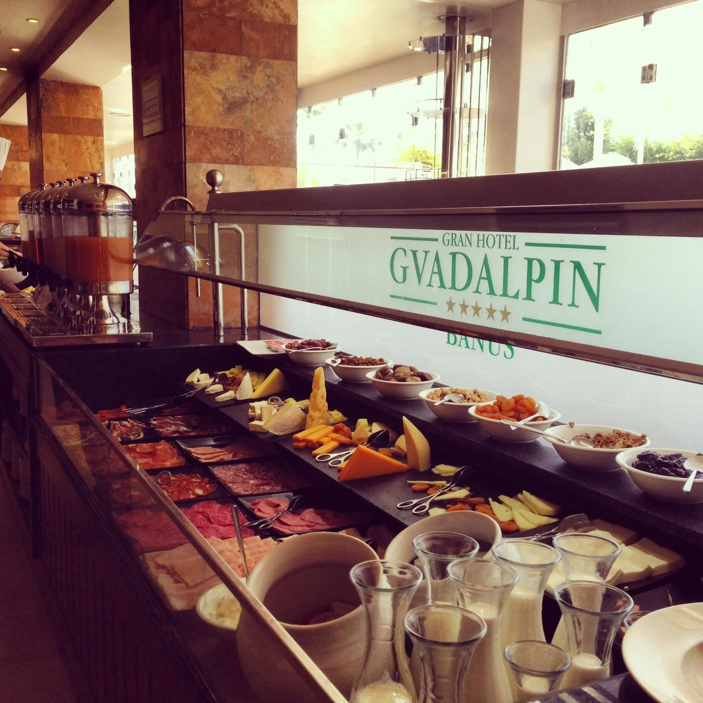 Restaurant/places to eat in Gran Hotel Guadalpín Banus