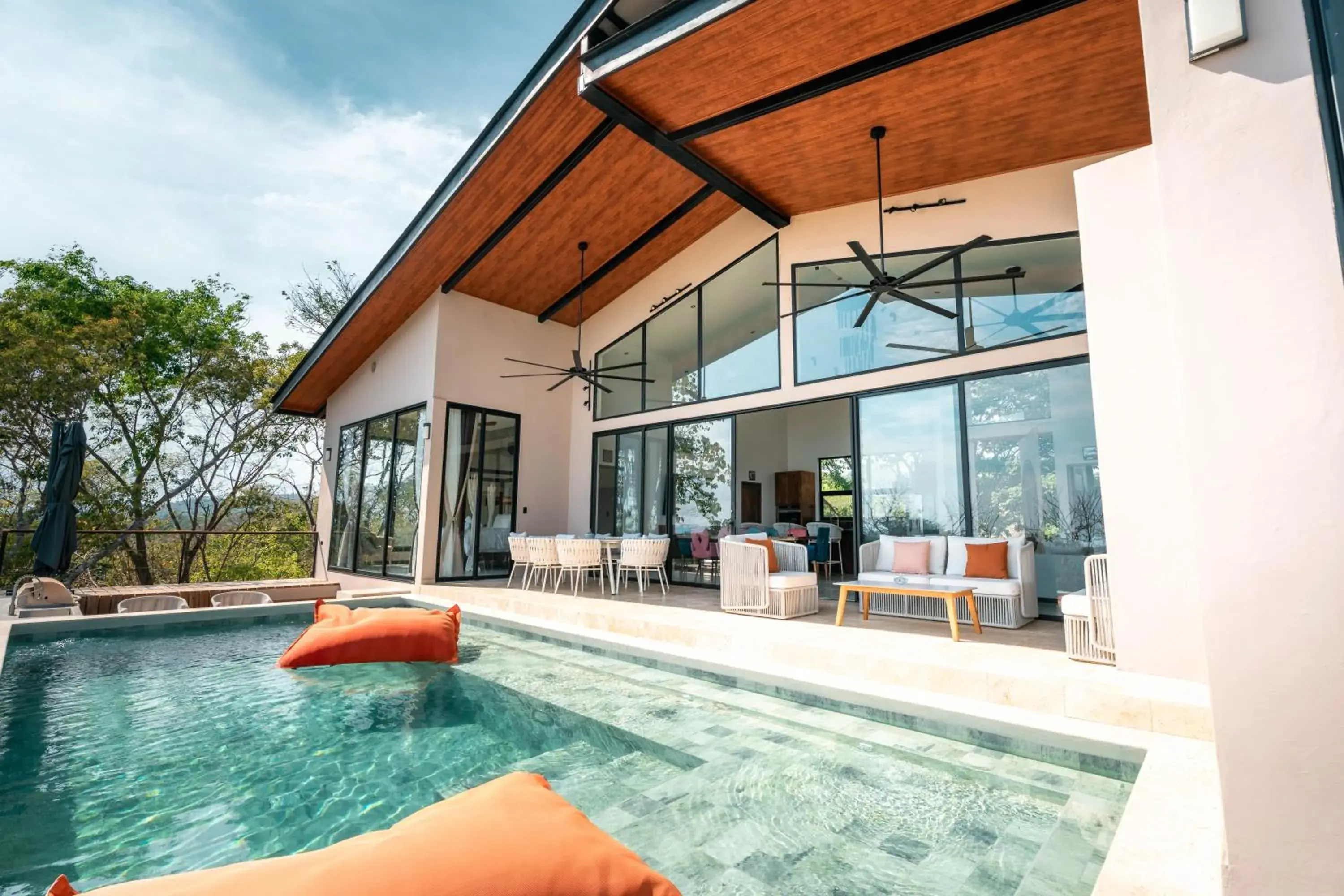 Pool view in Alaya Yoga & Surf & Retreat Pool view in Alaya Yoga & Surf & Retreat