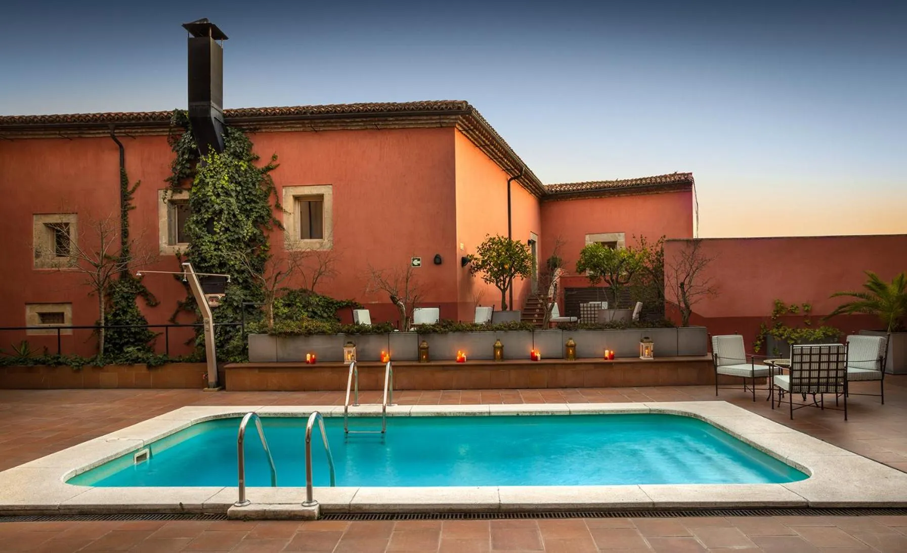 Swimming pool in Izan Trujillo