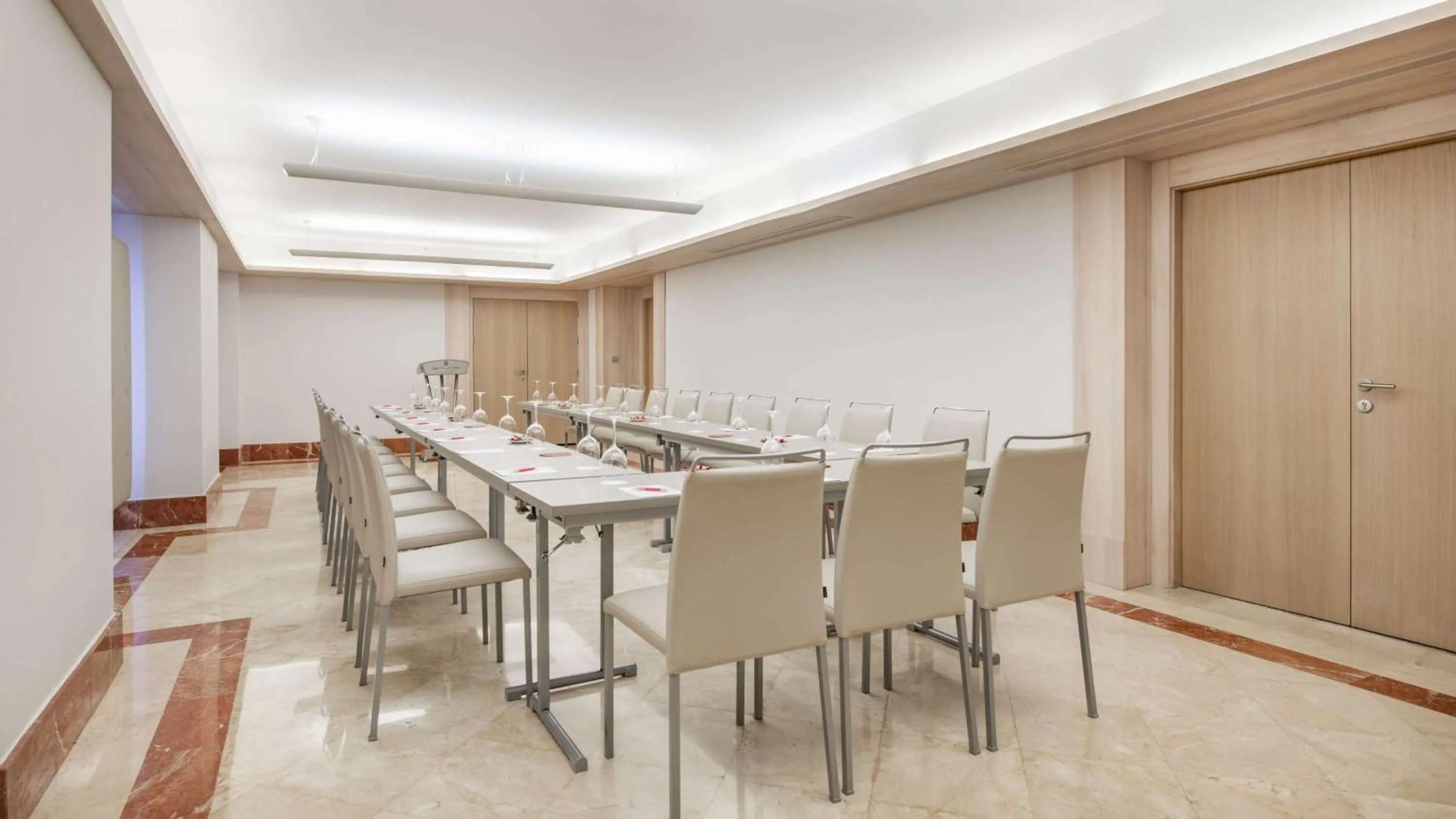 Meeting/conference room in NH Collection Cáceres Palacio de Oquendo