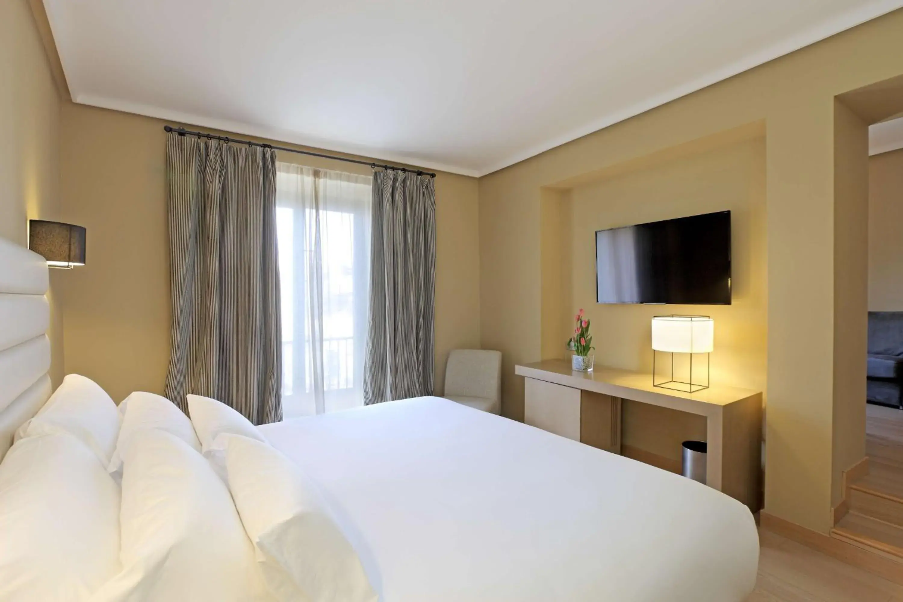 Photo of the whole room, Bed in NH Collection Cáceres Palacio de Oquendo Photo of the whole room, Bed in NH Collection Cáceres Palacio de Oquendo