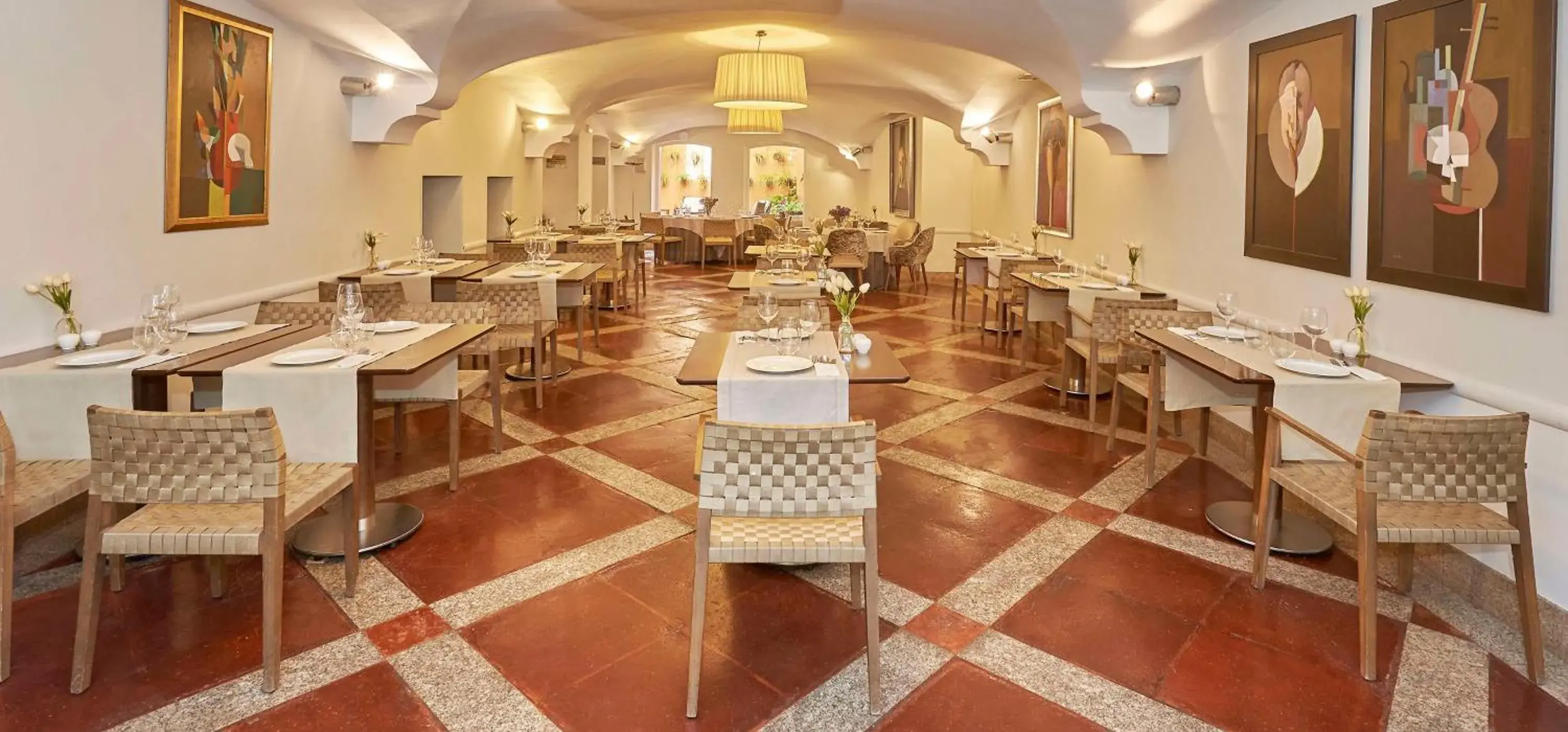 Restaurant/places to eat in NH Collection Cáceres Palacio de Oquendo Restaurant/places to eat in NH Collection Cáceres Palacio de Oquendo