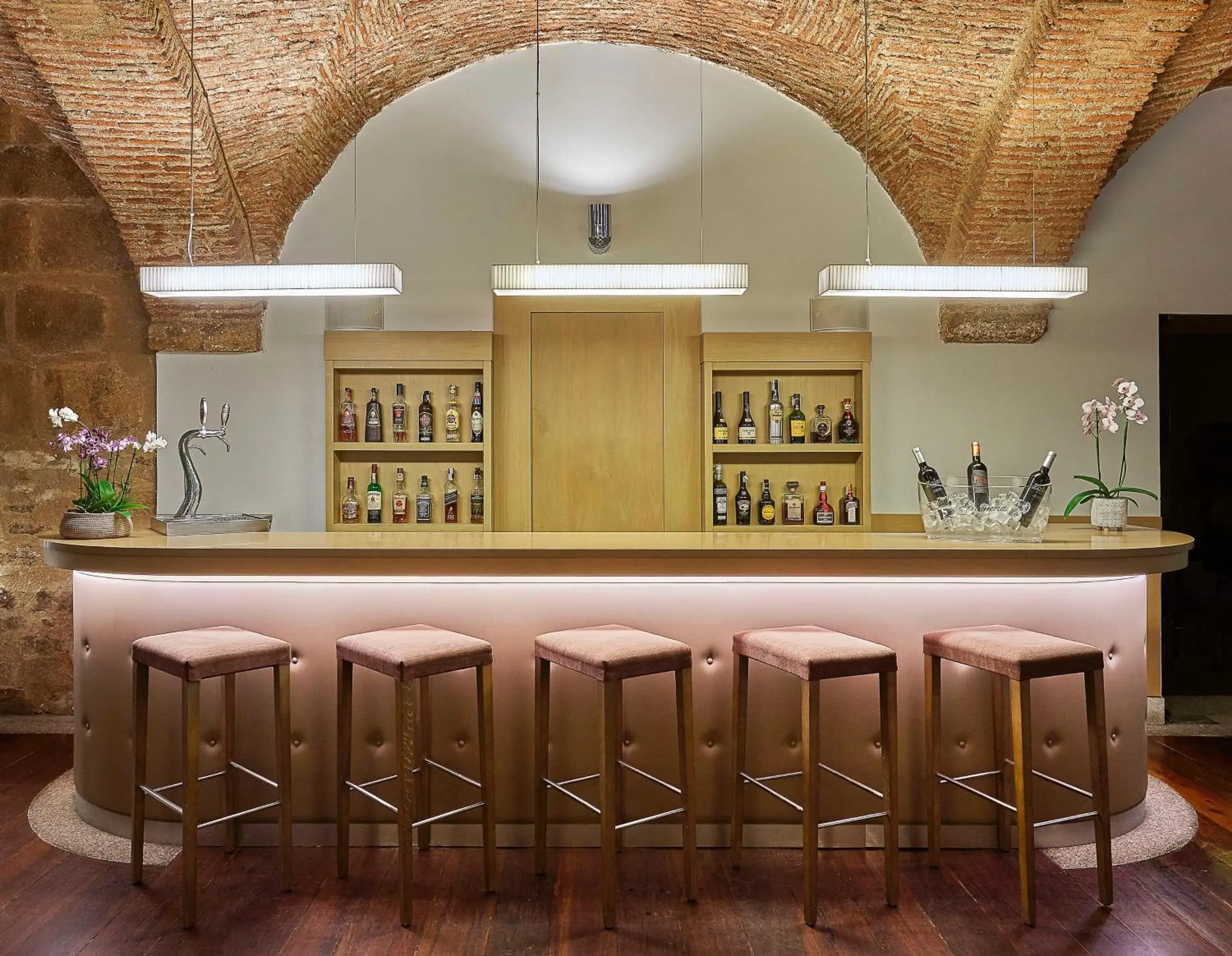 Lounge or bar in NH Collection Cáceres Palacio de Oquendo Lounge or bar in NH Collection Cáceres Palacio de Oquendo