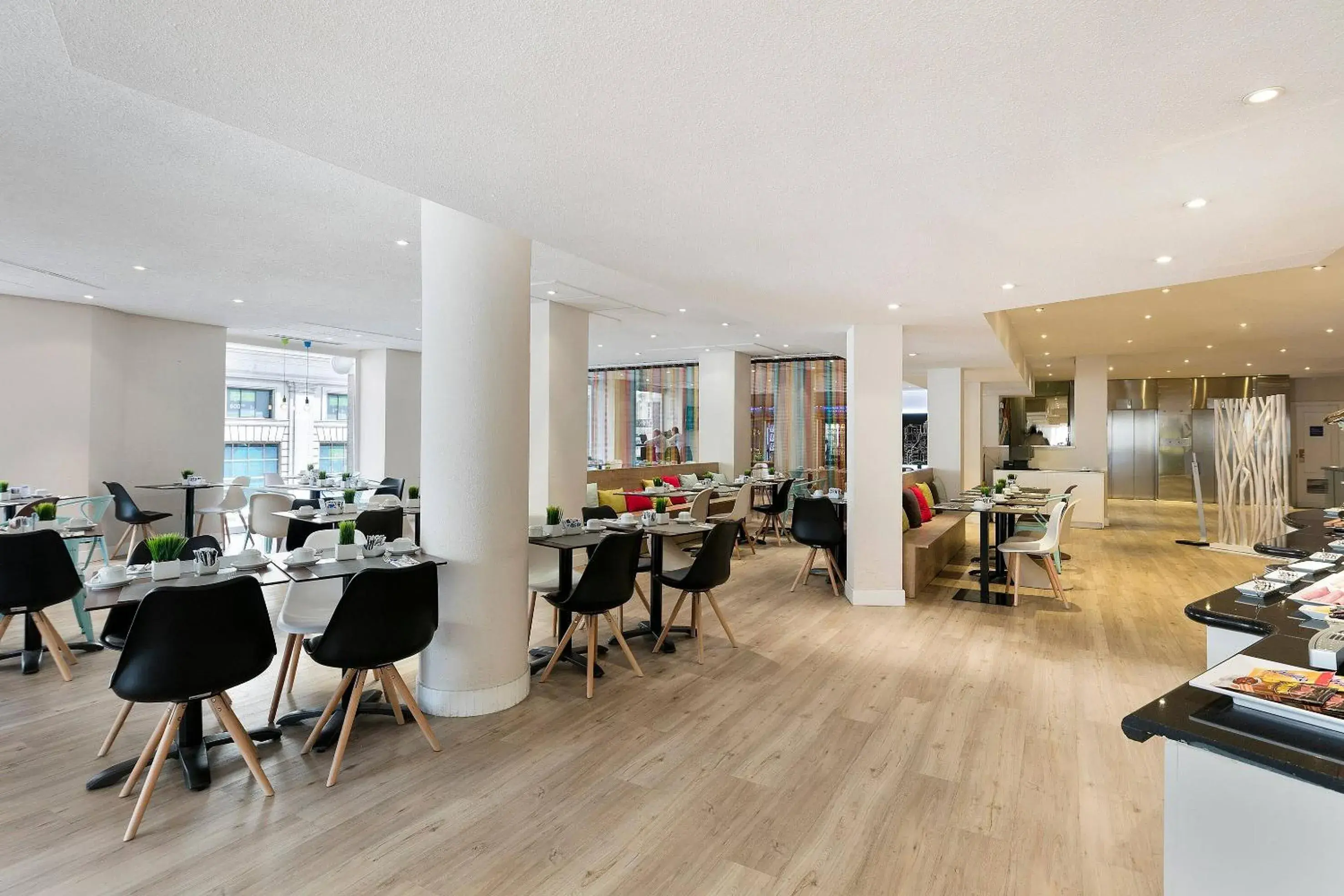 Restaurant/places to eat in Hotel Madrid Gran Vía 25 Affiliated by Meliá Restaurant/places to eat in Hotel Madrid Gran Vía 25 Affiliated by Meliá