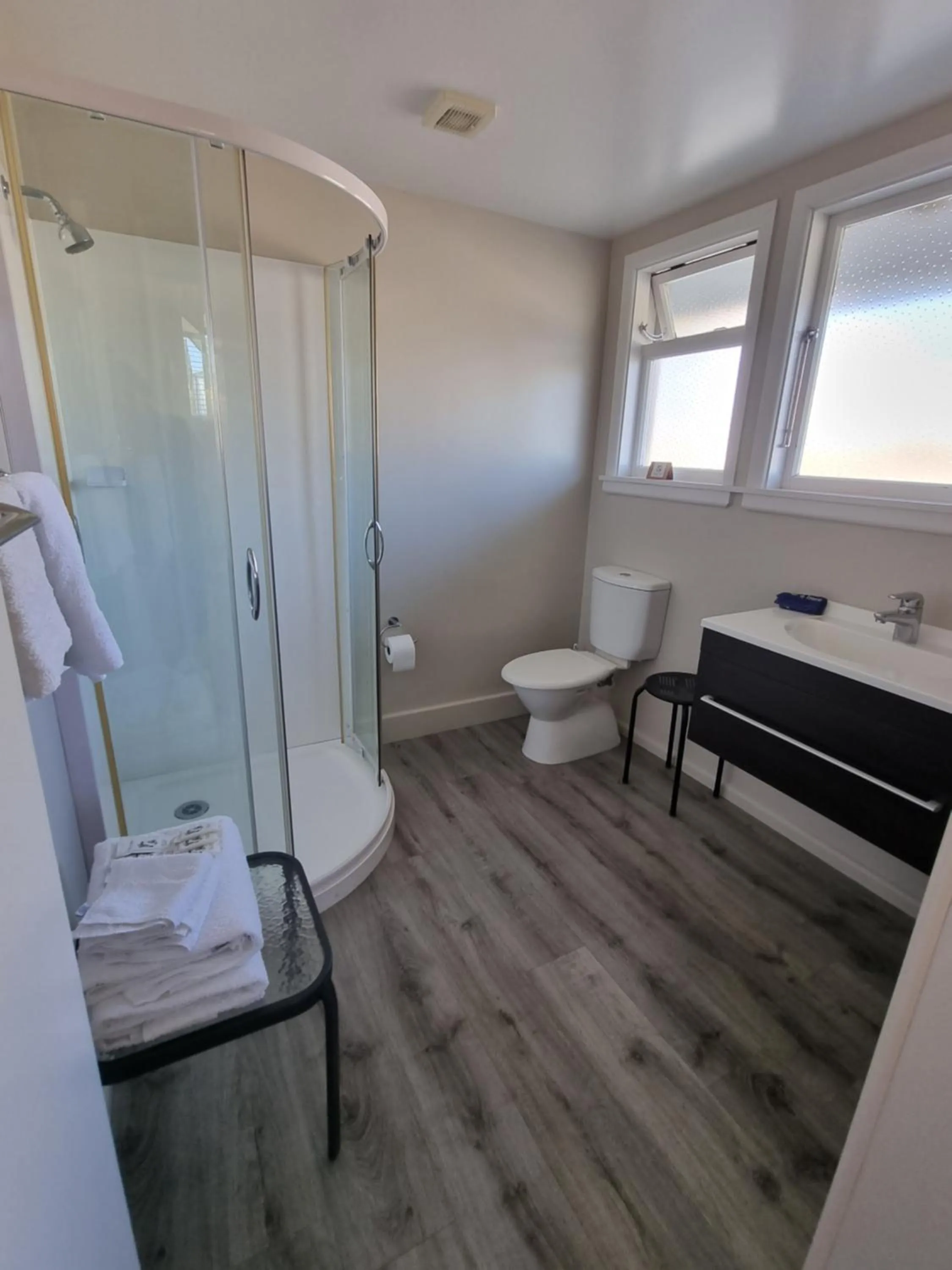 Bathroom in Cheviot Motels, Cabins and Camp