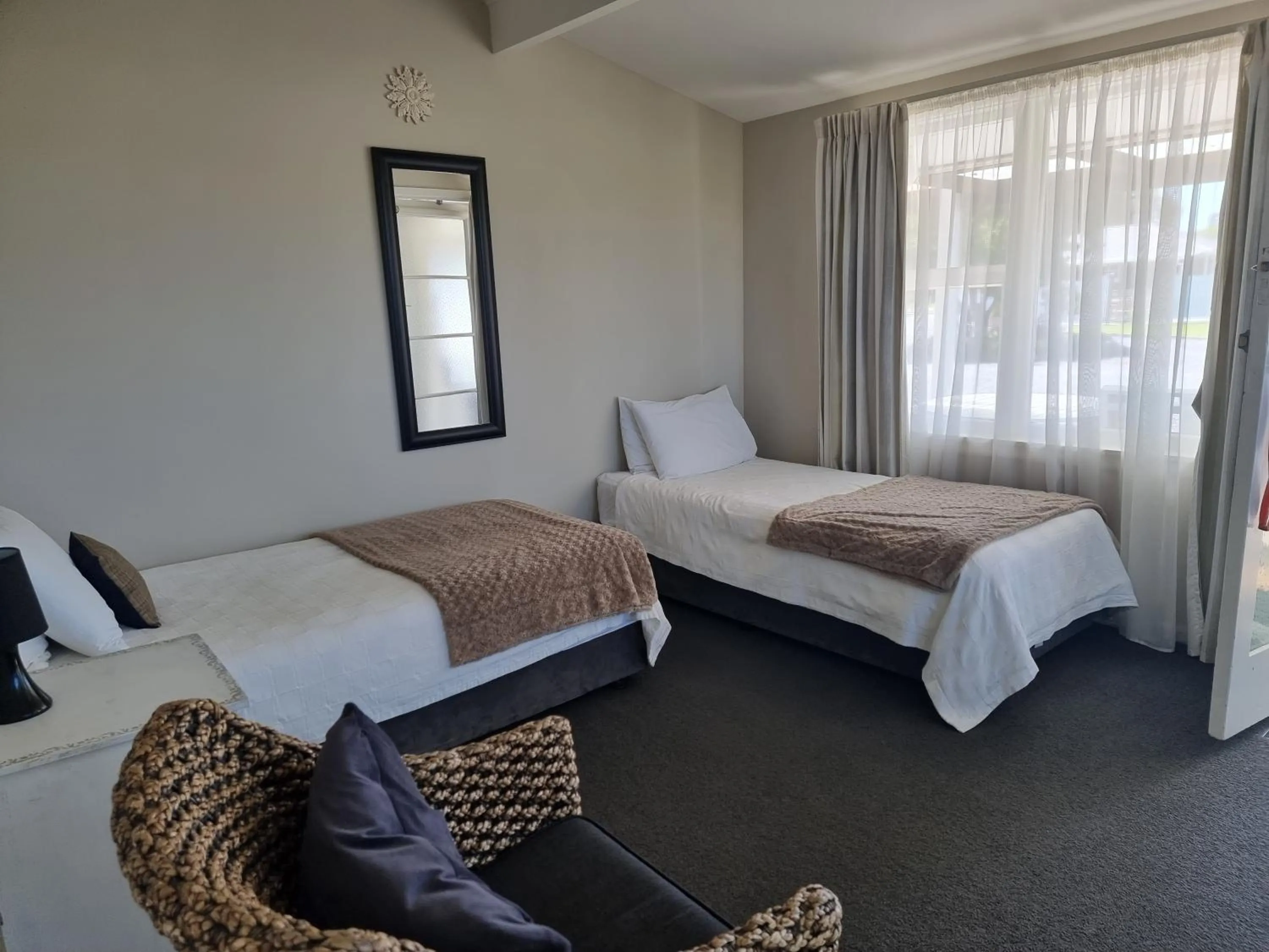 Bed in Cheviot Motels, Cabins and Camp