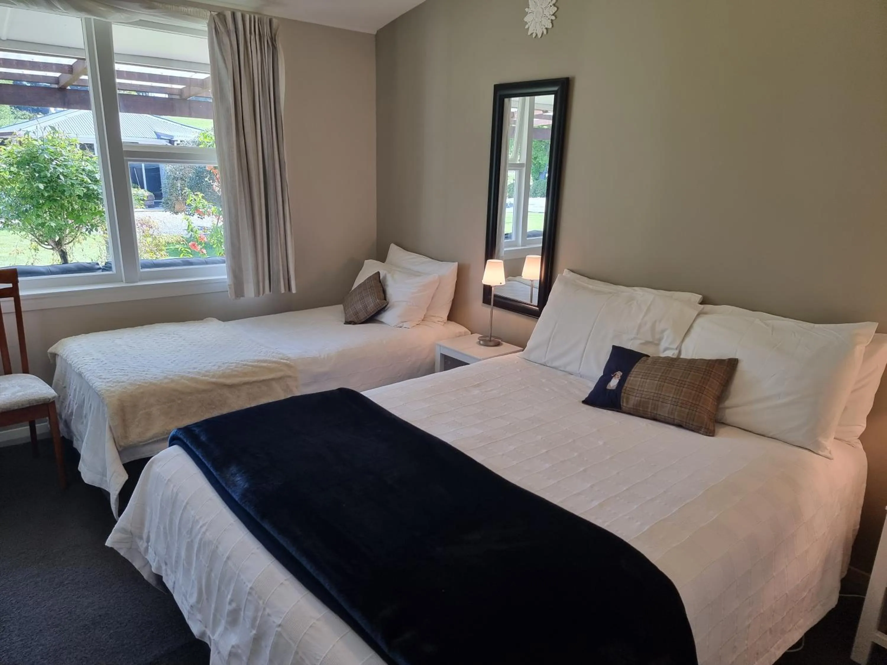 Bedroom, Bed in Cheviot Motels, Cabins and Camp