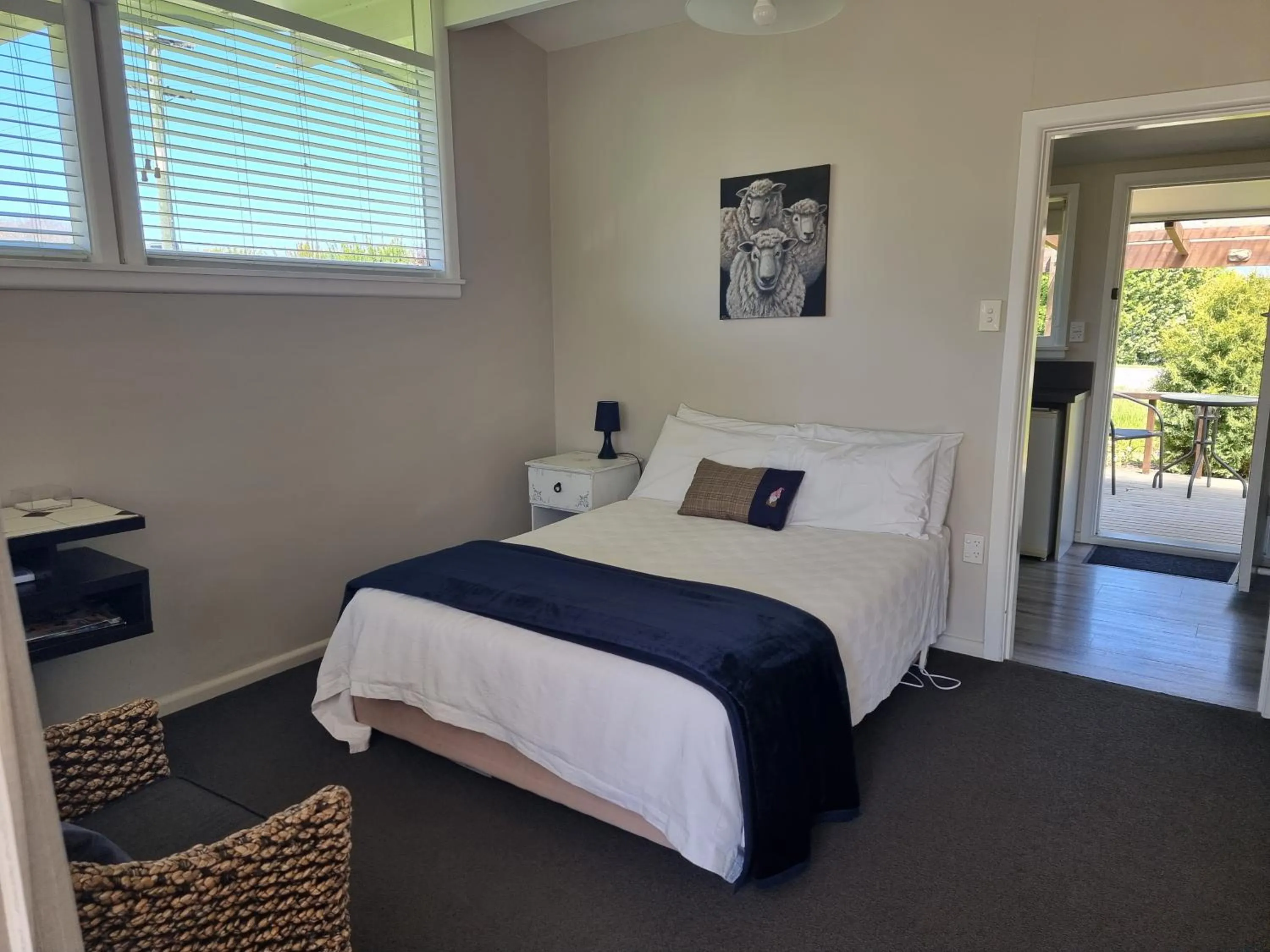 Bed in Cheviot Motels, Cabins and Camp