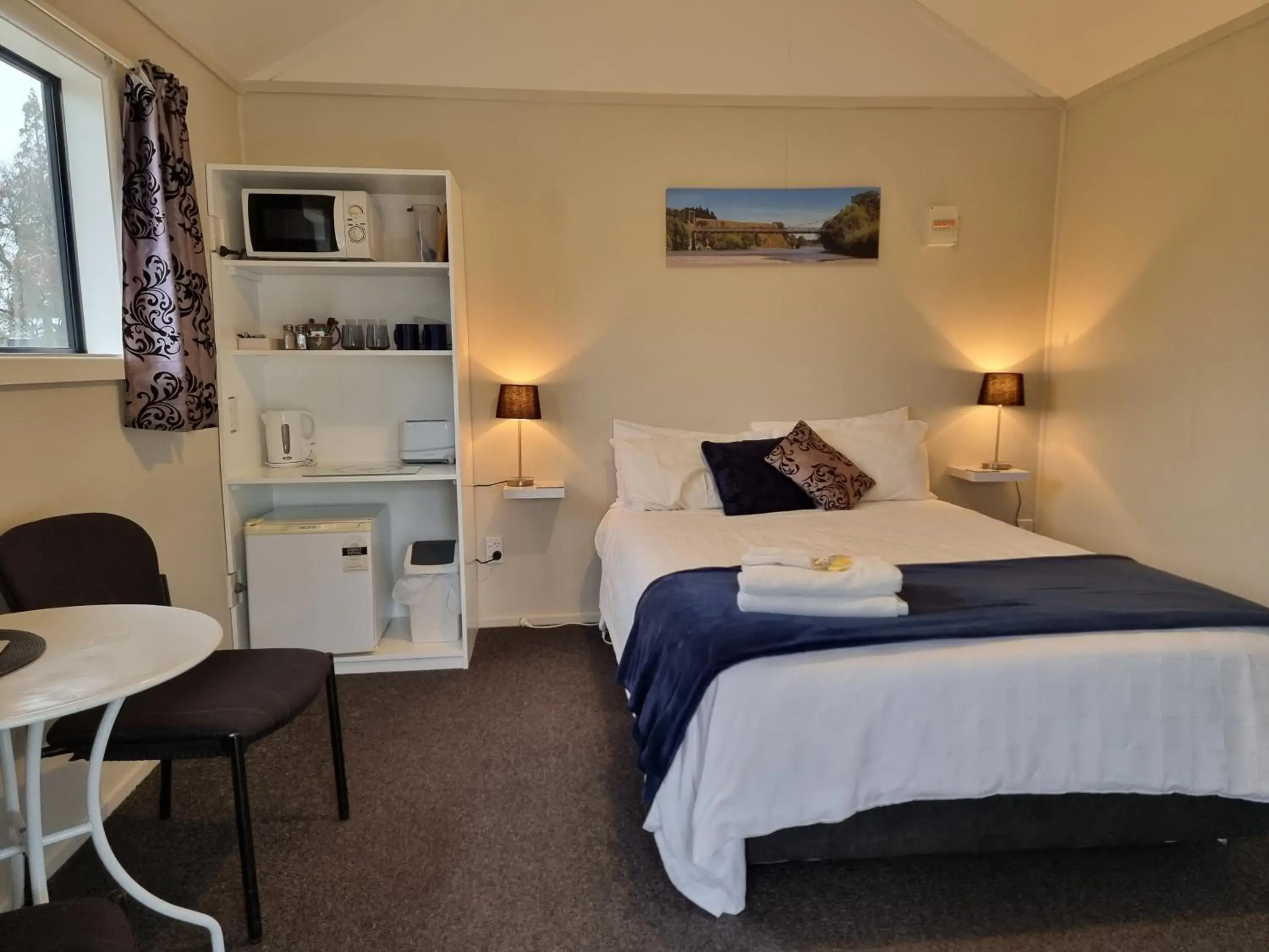 Double Room with Shared Bathroom in Cheviot Motels, Cabins and Camp Double Room with Shared Bathroom in Cheviot Motels, Cabins and Camp