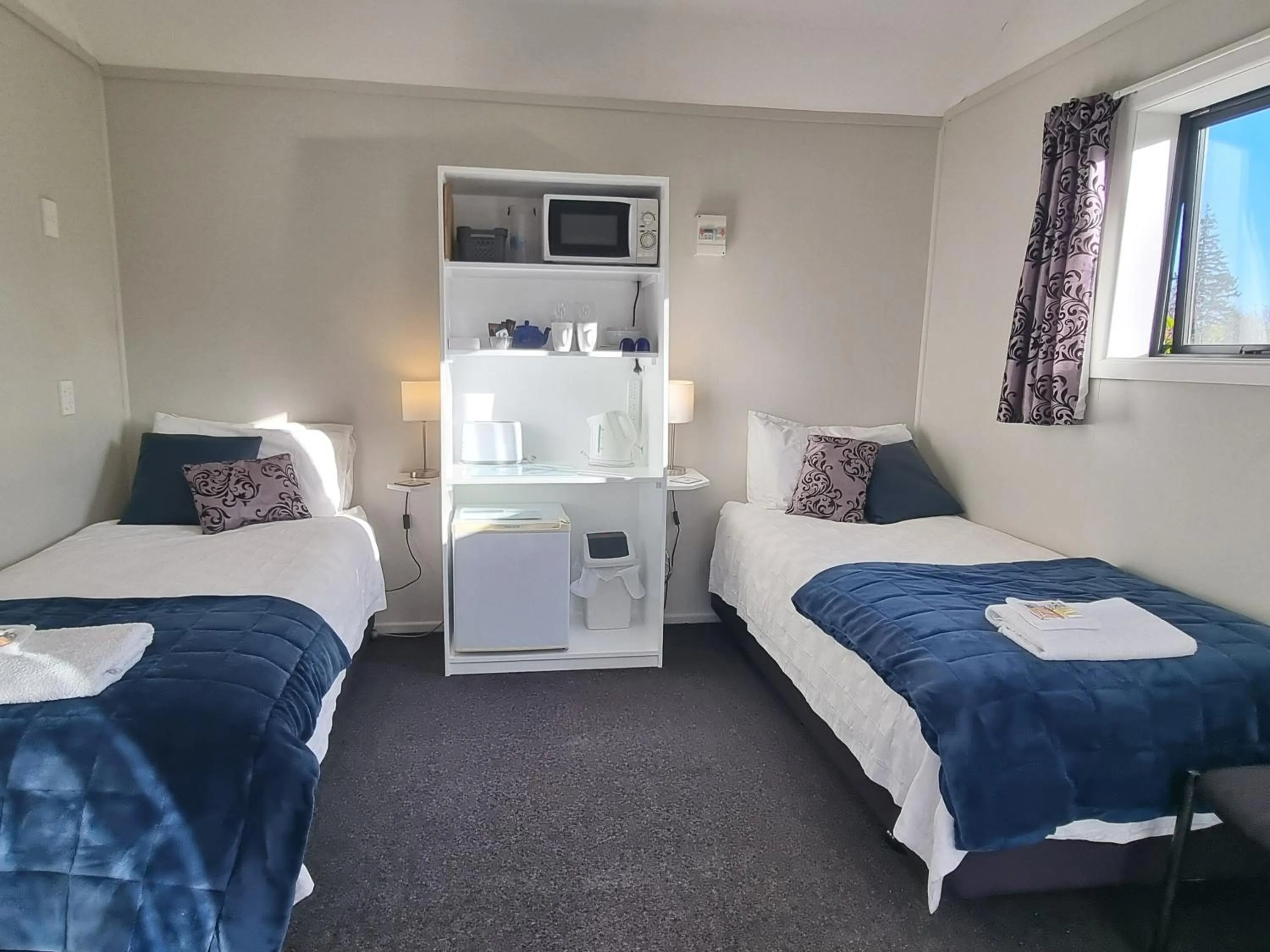 Property building, Bed in Cheviot Motels, Cabins and Camp