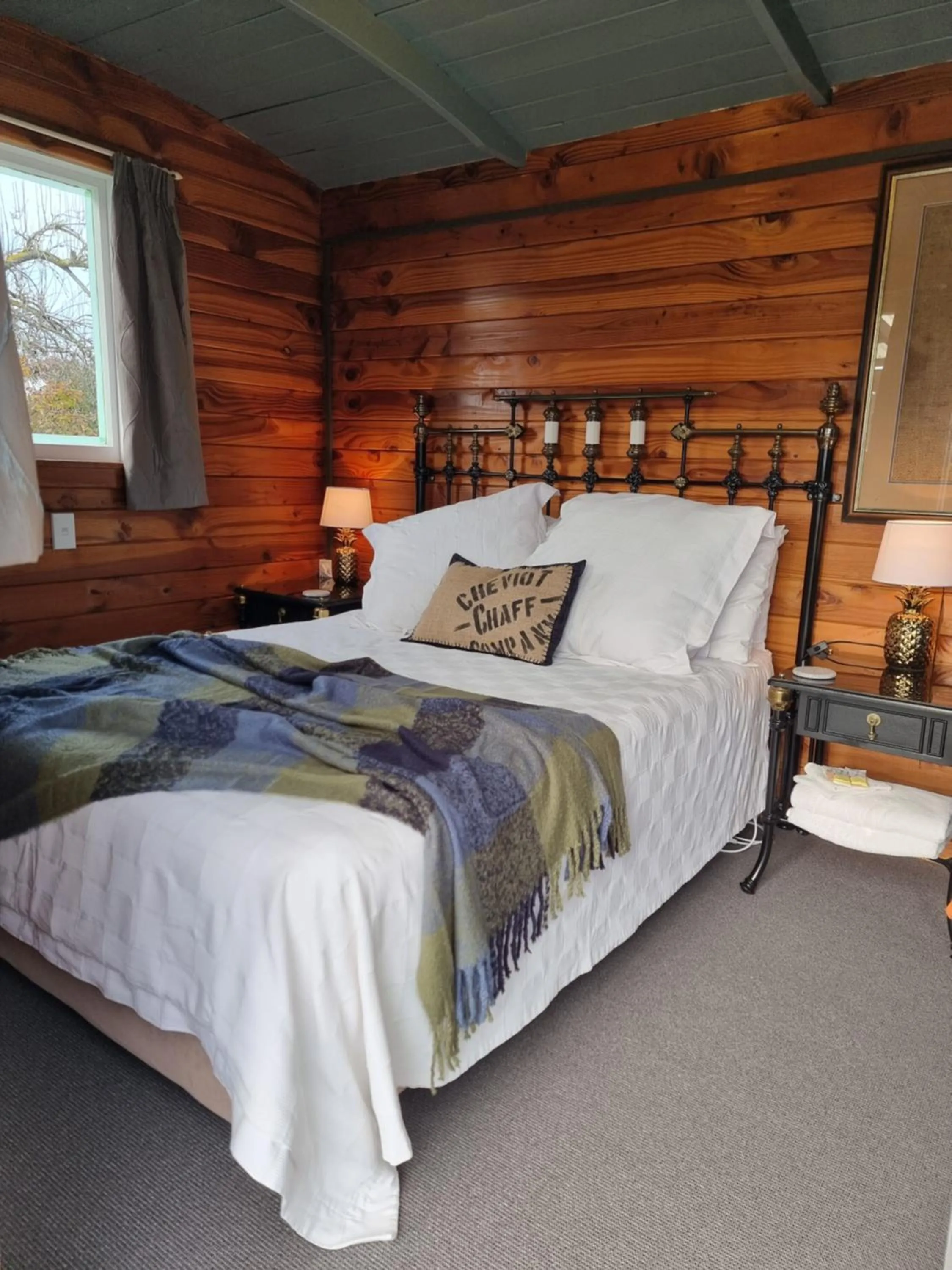 Property building, Bed in Cheviot Motels, Cabins and Camp