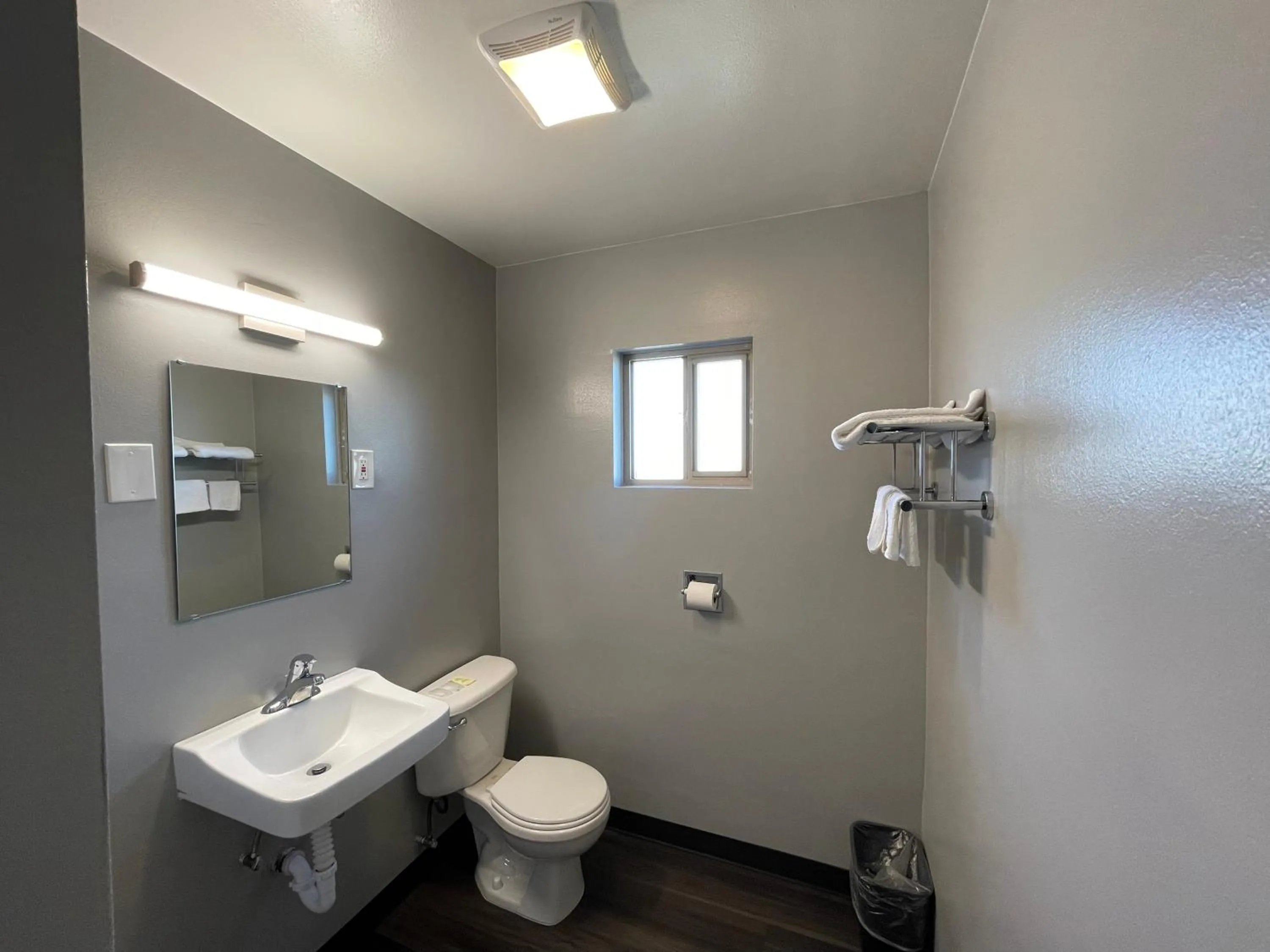 Bathroom in Holiday Motel