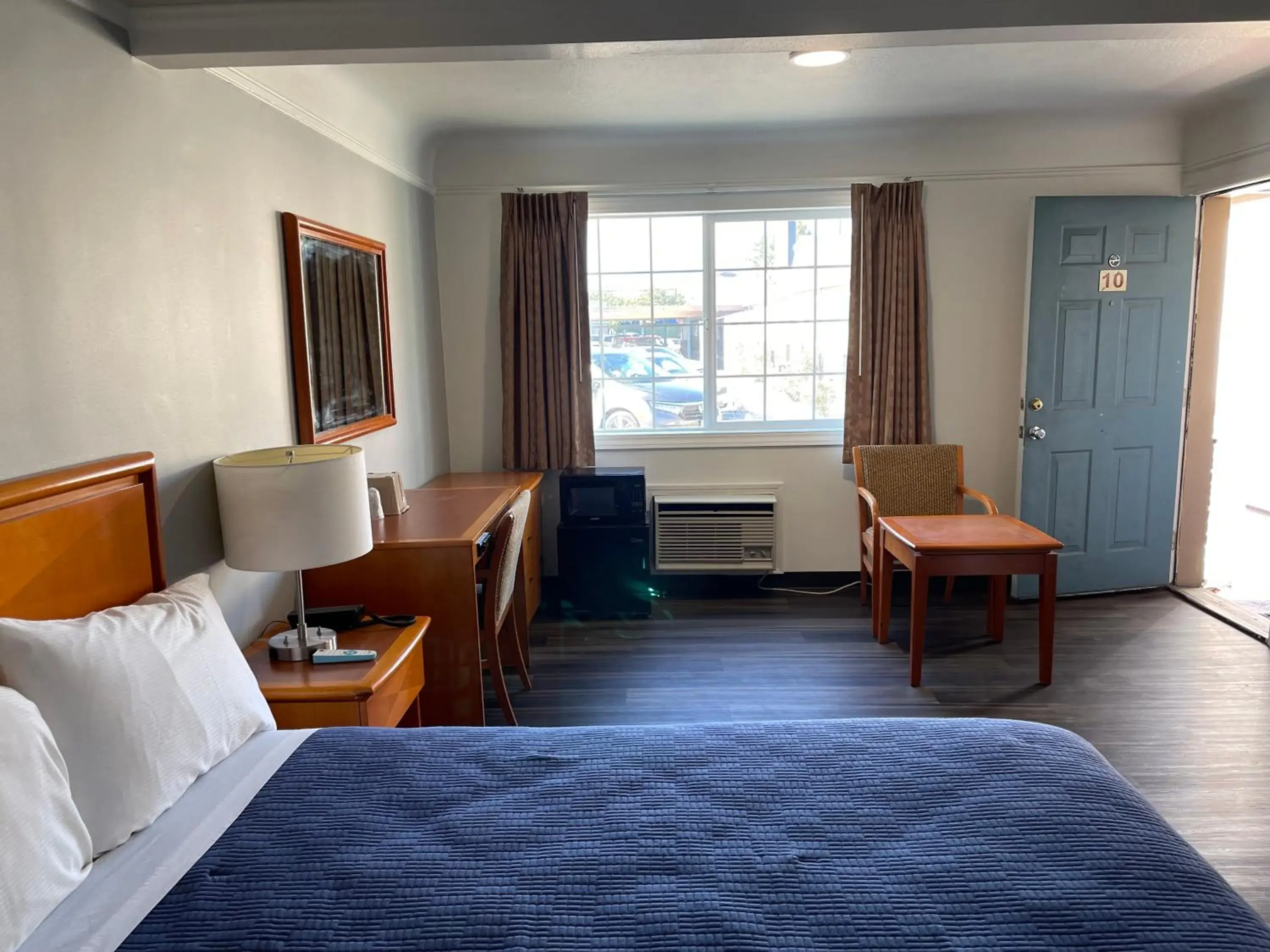Single Room with Bathroom - single occupancy in Holiday Motel Single Room with Bathroom - single occupancy in Holiday Motel