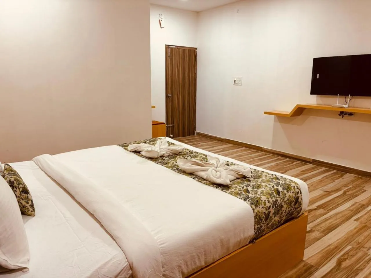 Communal lounge/ TV room, Bed in Hotel Park Airport Zone Hyderabad