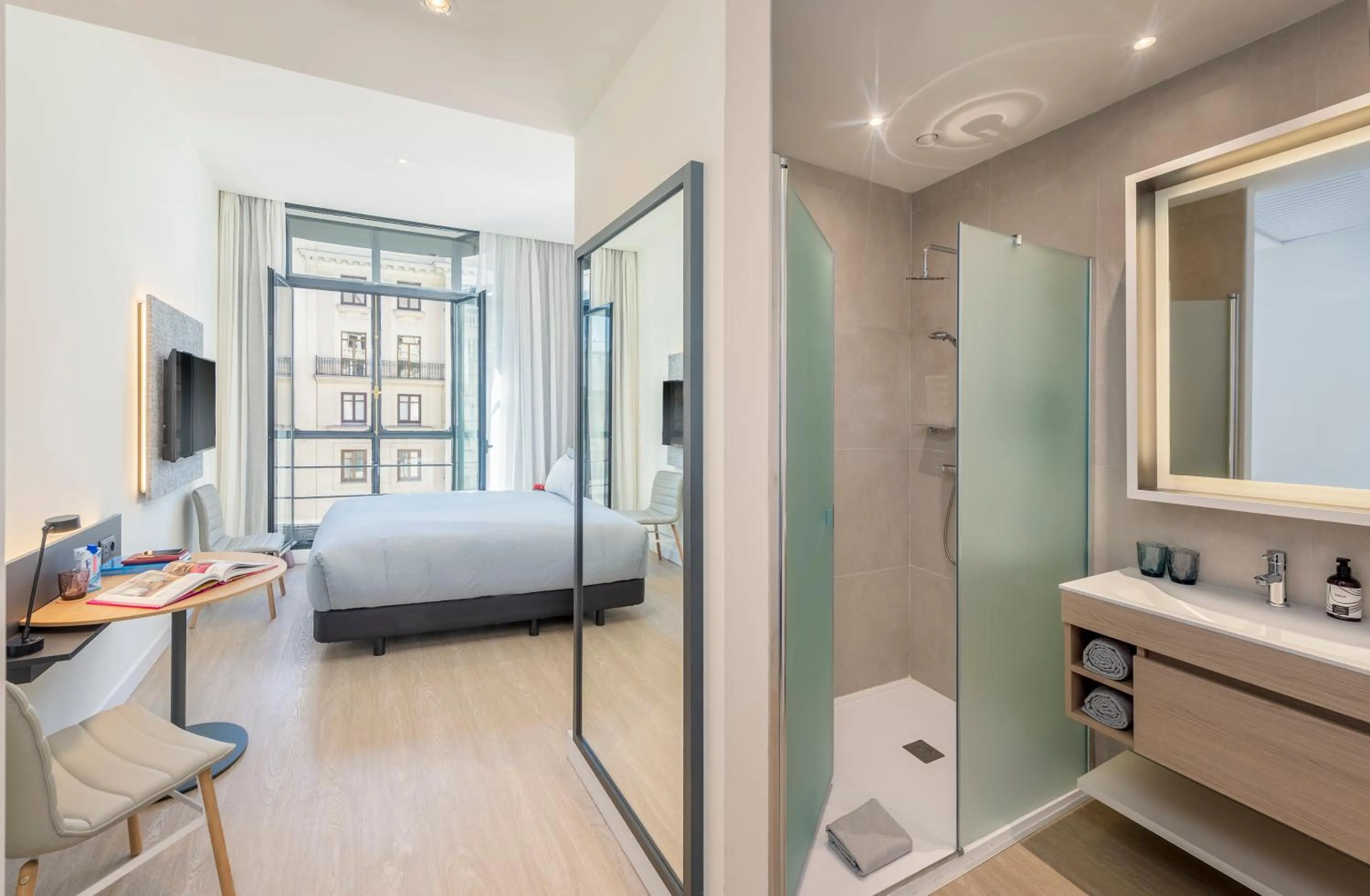 Bedroom, Bed in INNSIDE by Meliá Madrid Gran Vía