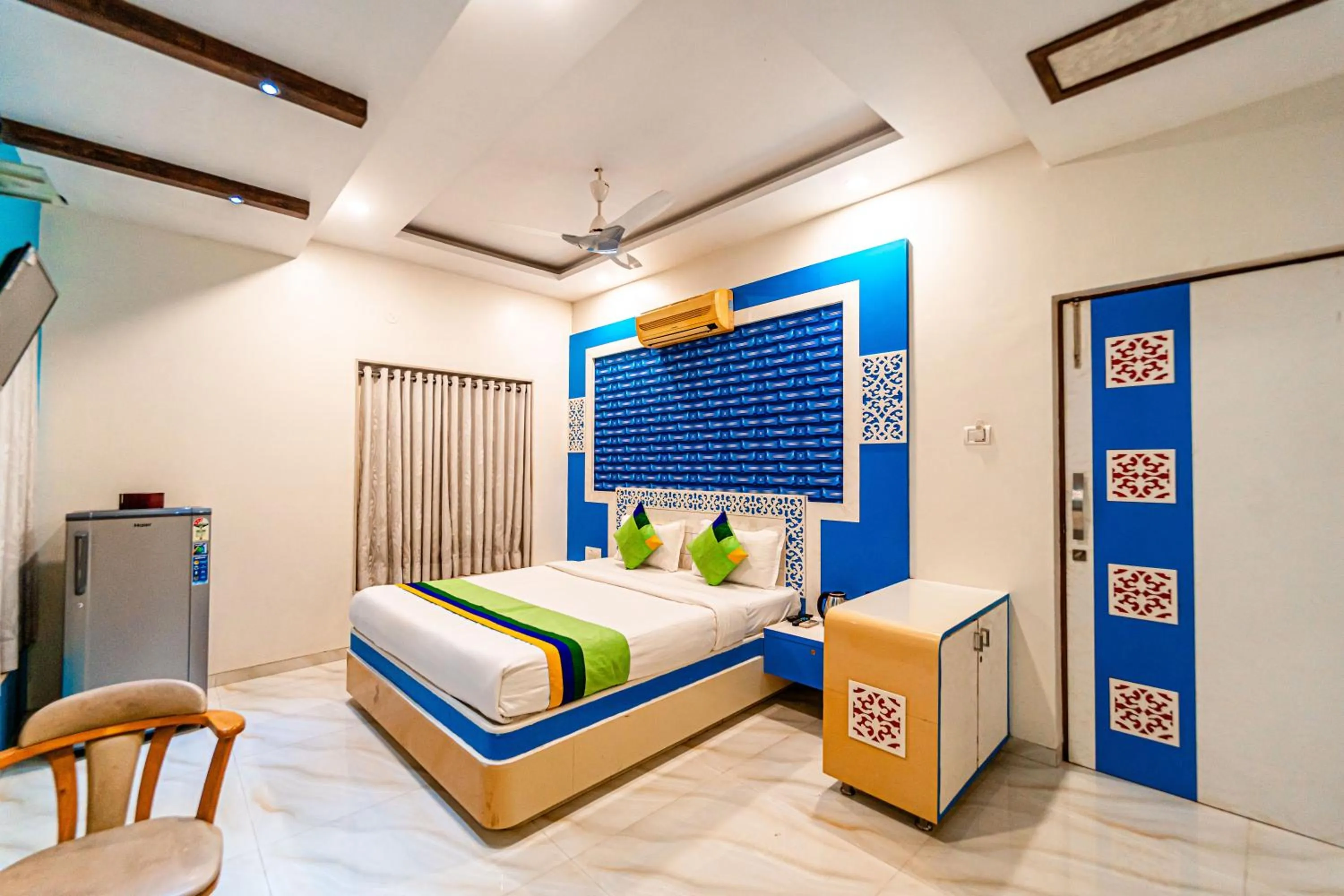 Bedroom in Treebo Raval Resort with Valley View