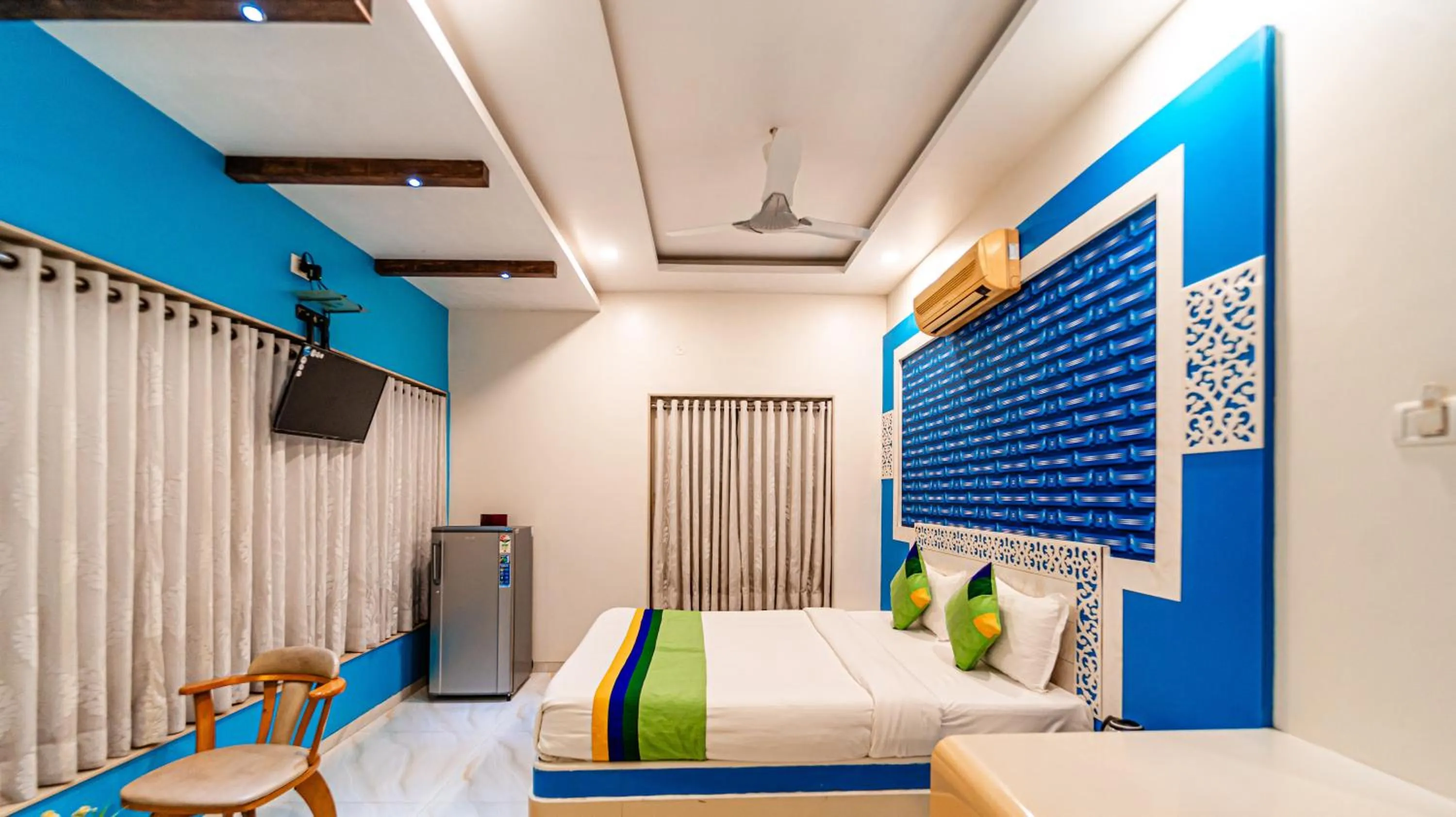 Bedroom in Treebo Raval Resort with Valley View