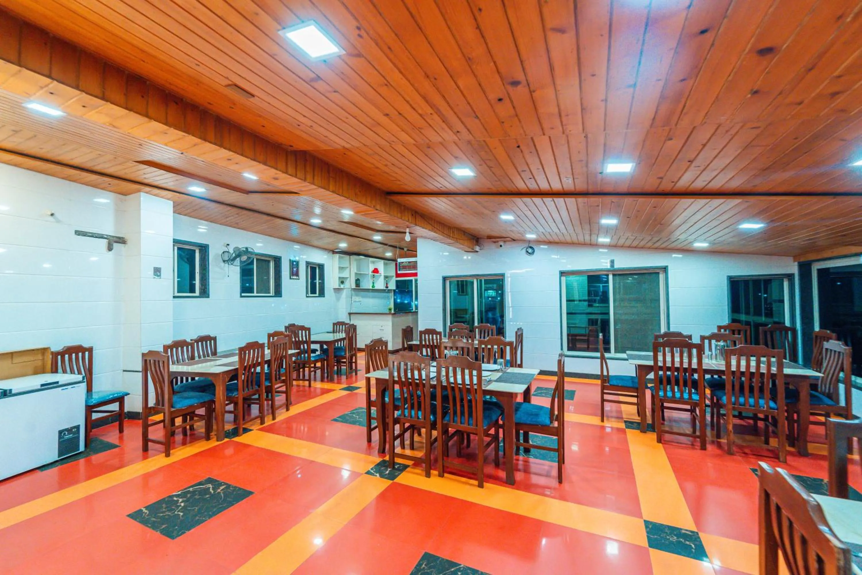 Restaurant/places to eat in Treebo Raval Resort with Valley View