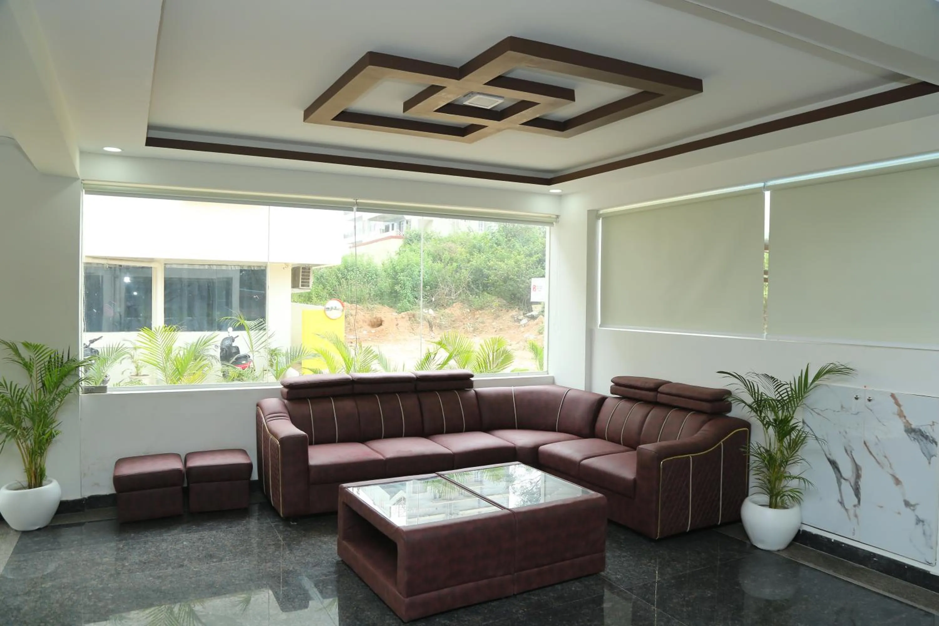 Living room in Hotel Bangalore Airport Inn, Near kempegowda Airport, Airport Pickup & Drop Available 24X7